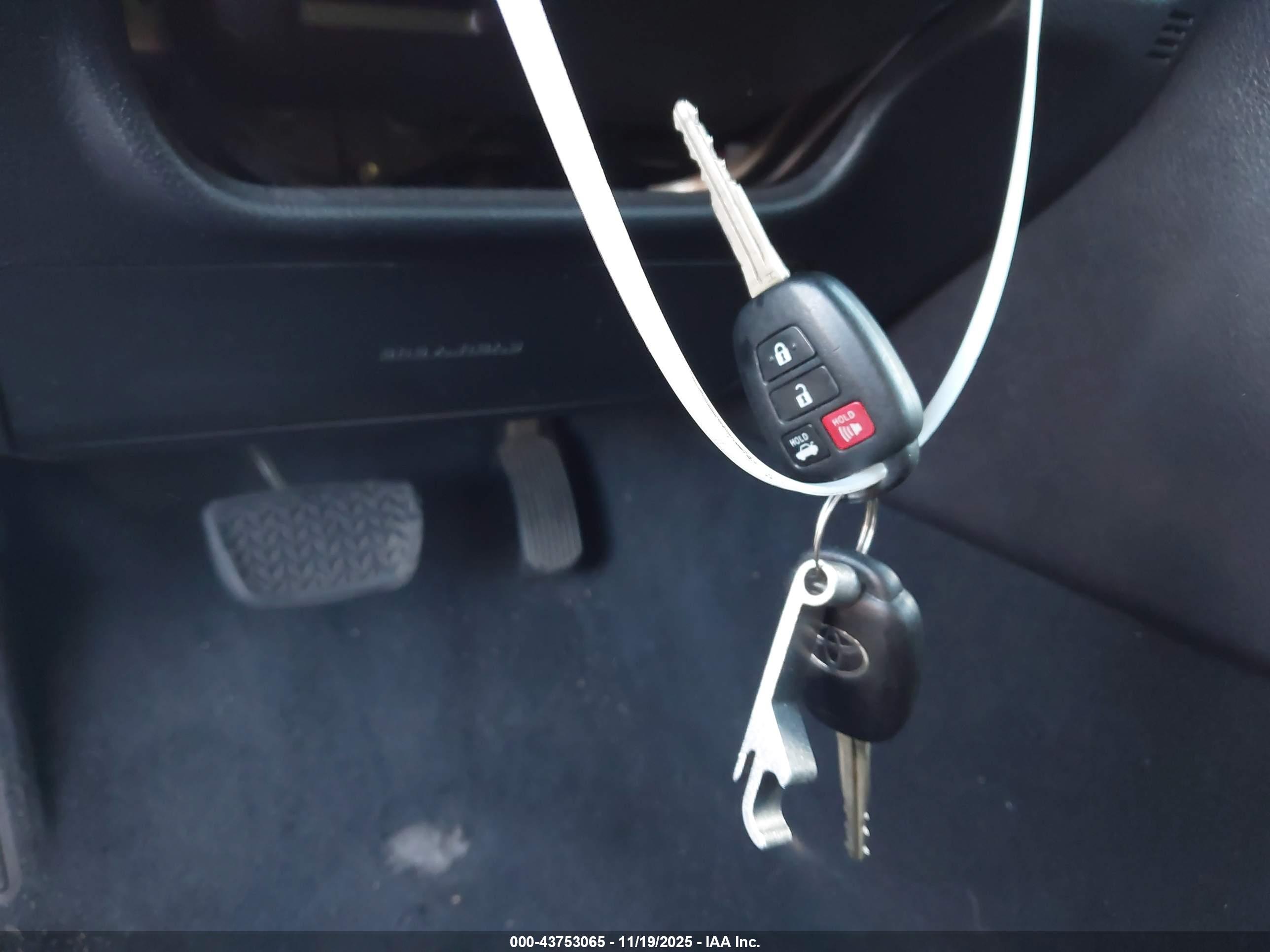 TOYOTA CAMRY image 11