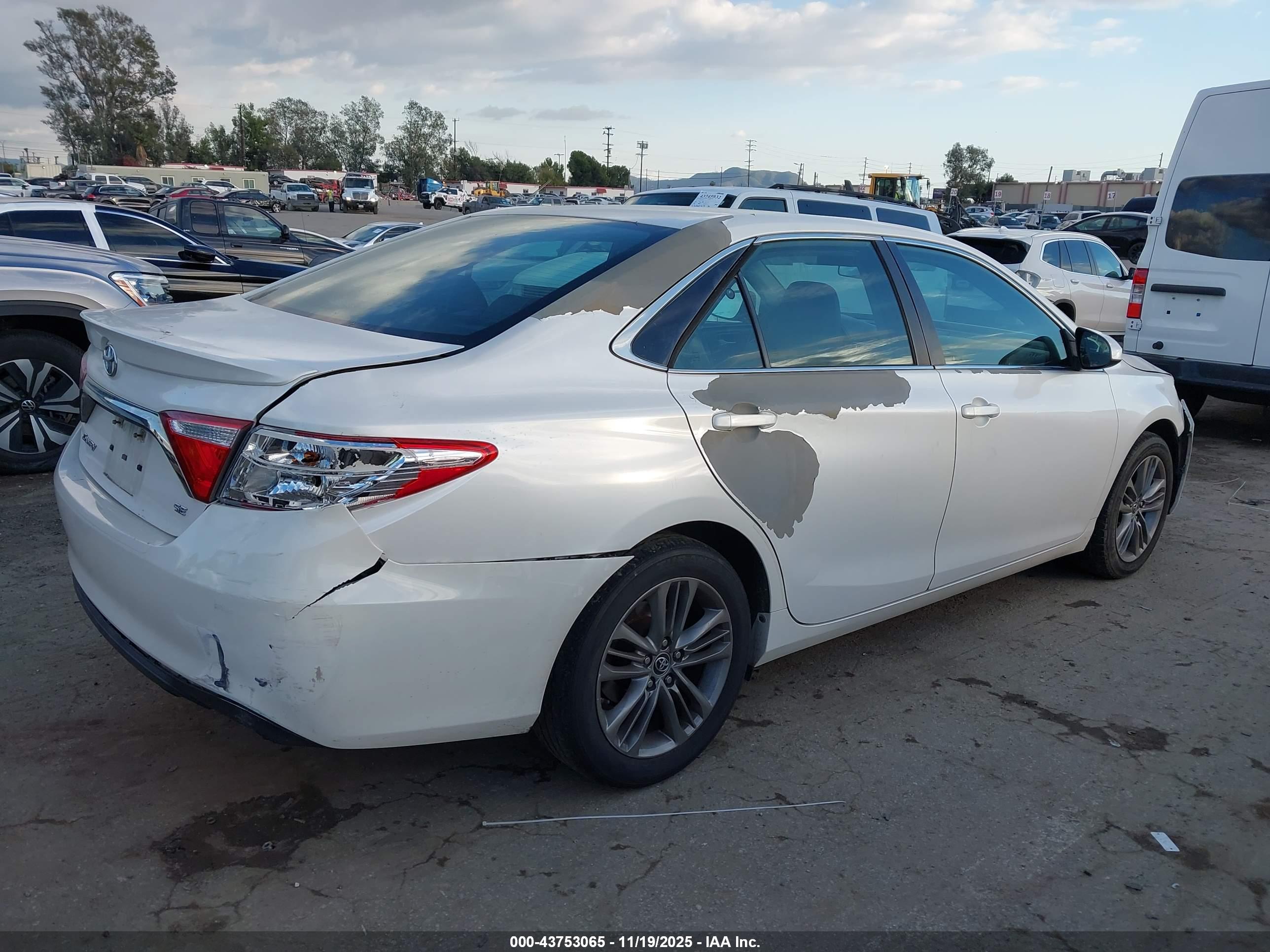 TOYOTA CAMRY image 4
