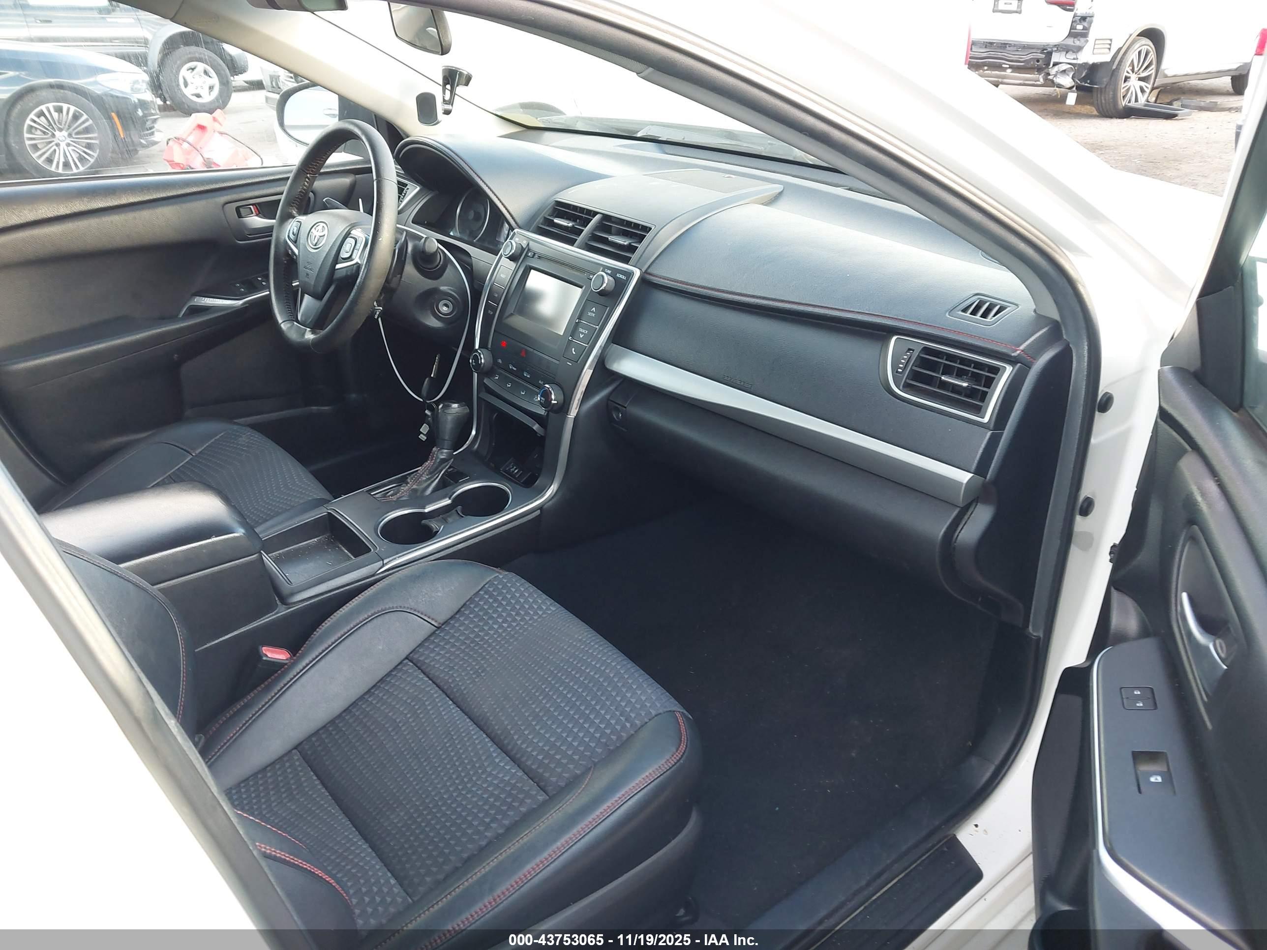 TOYOTA CAMRY image 5