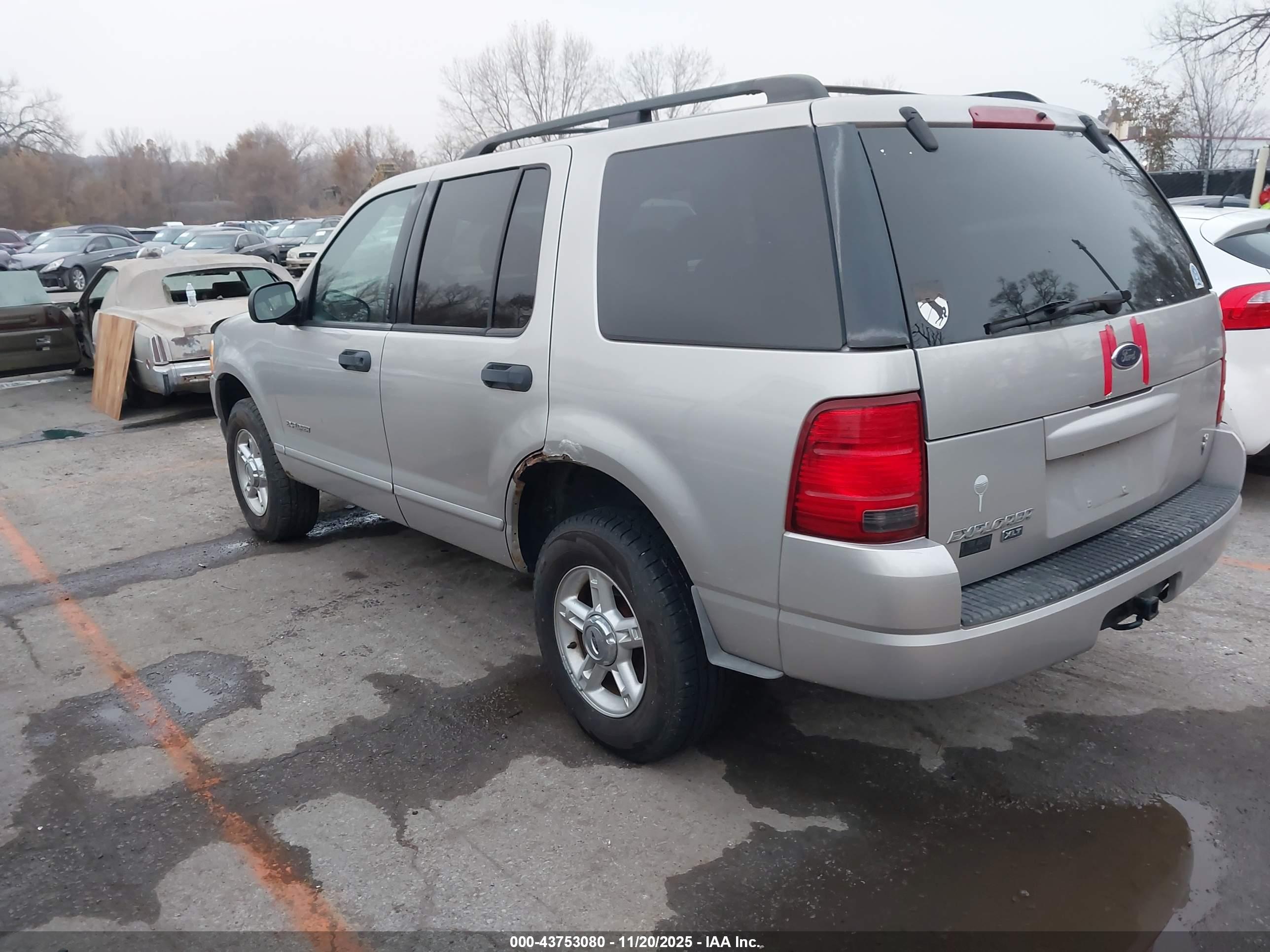 FORD EXPLORER image 3