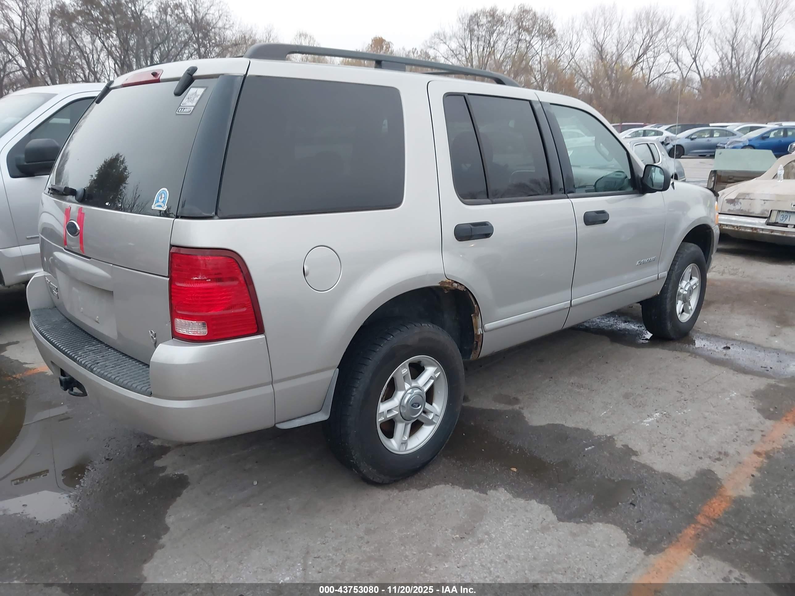 FORD EXPLORER image 4