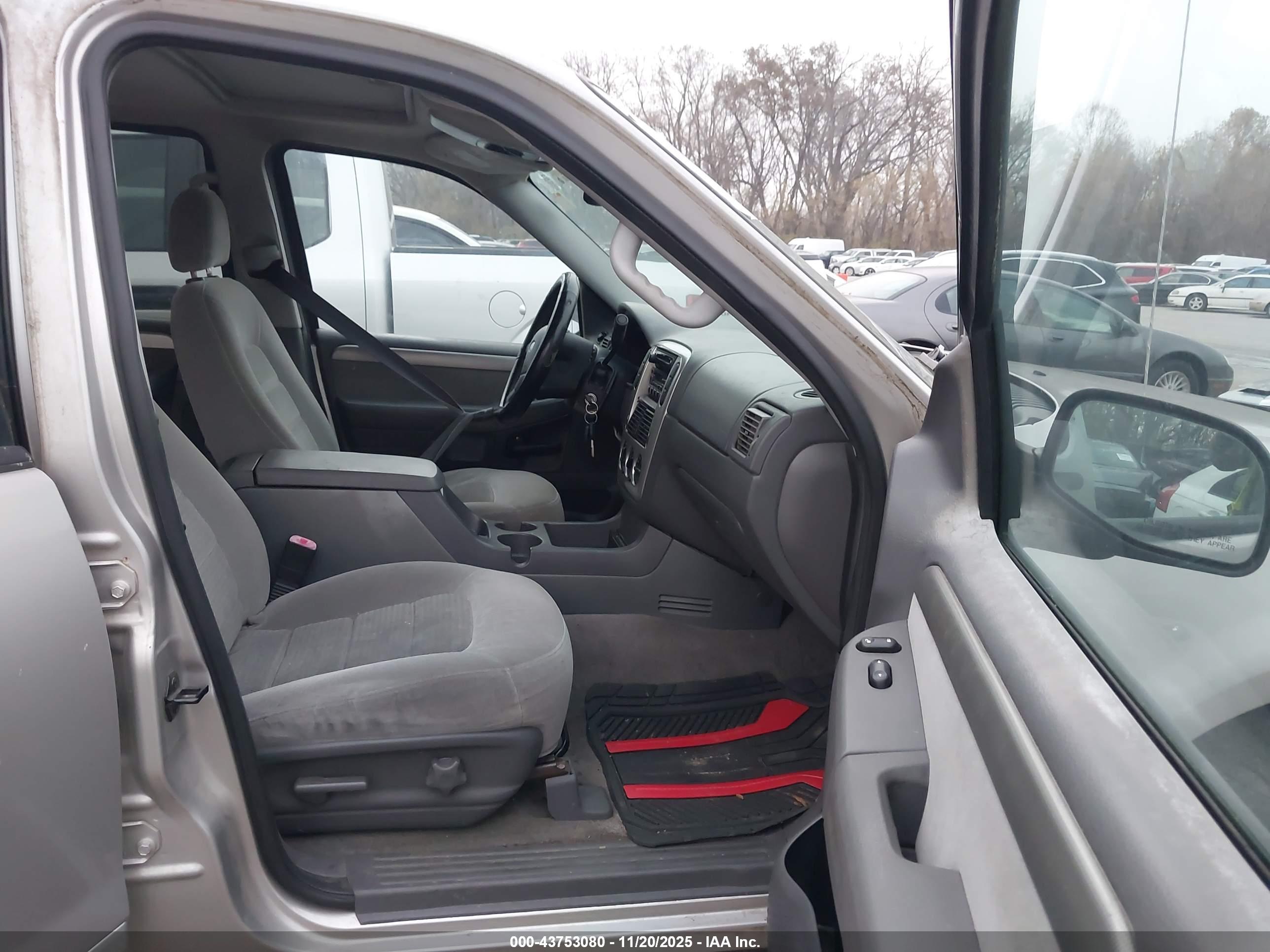 FORD EXPLORER image 5