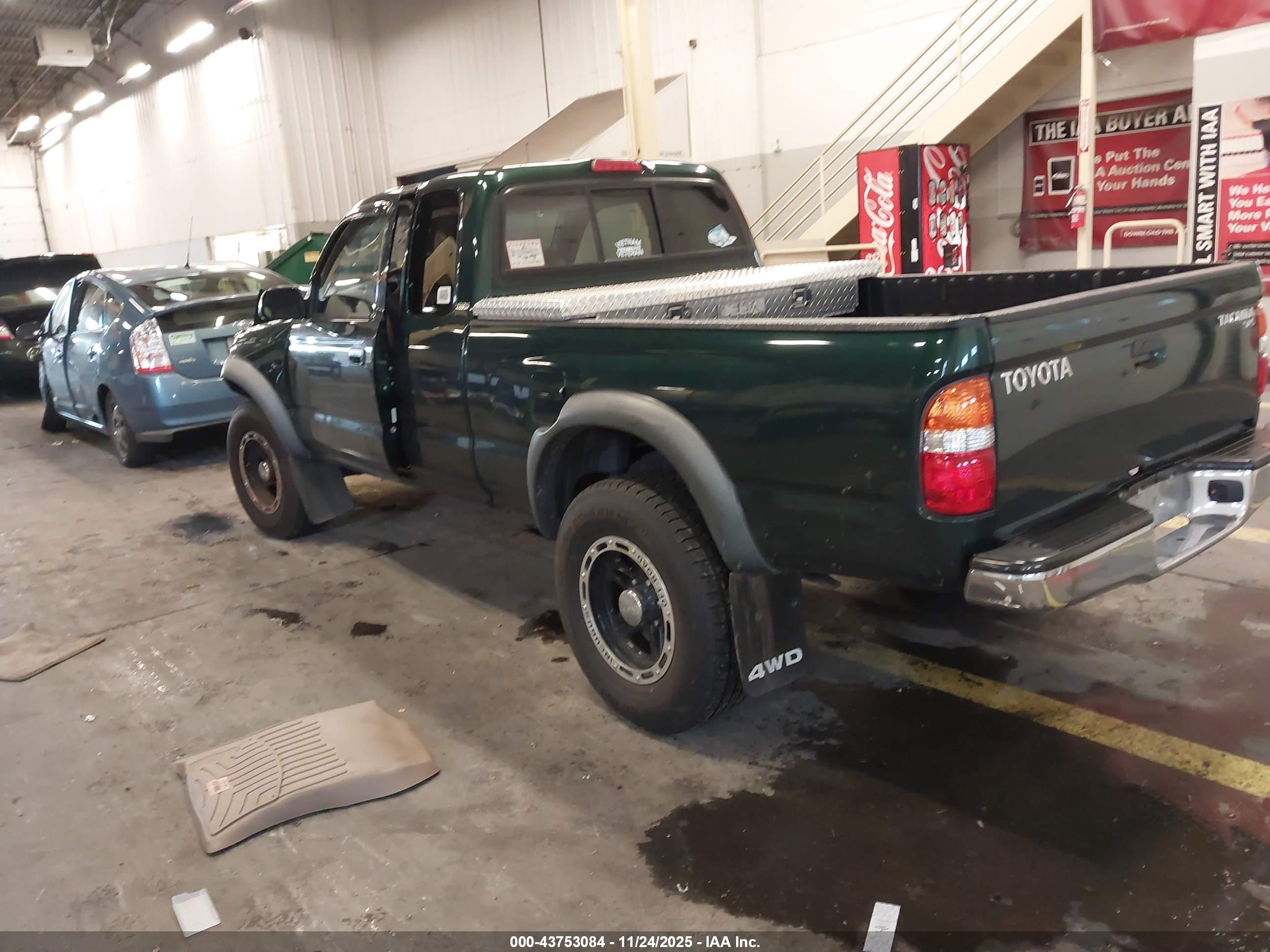 TOYOTA TACOMA image 3