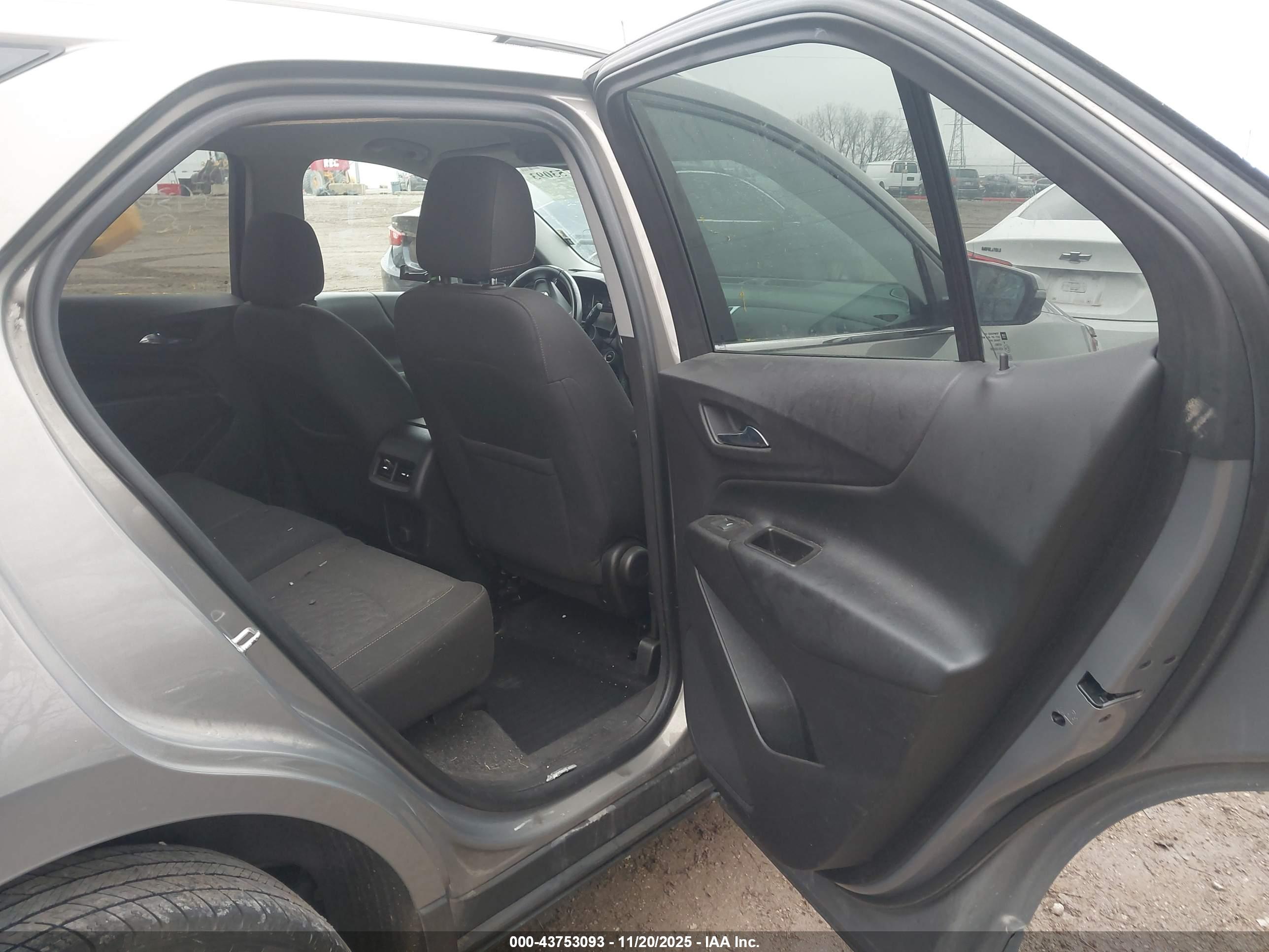 CHEVROLET EQUINOX image 8