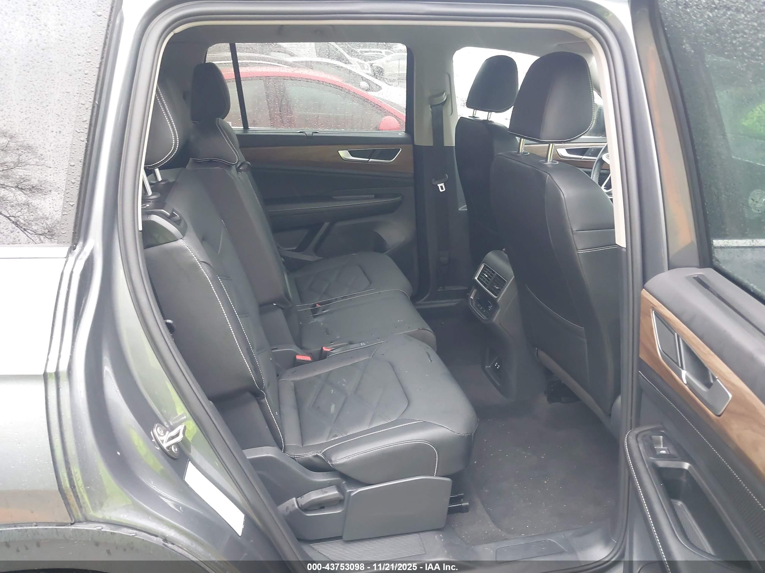 VOLKSWAGEN ATLAS image 8