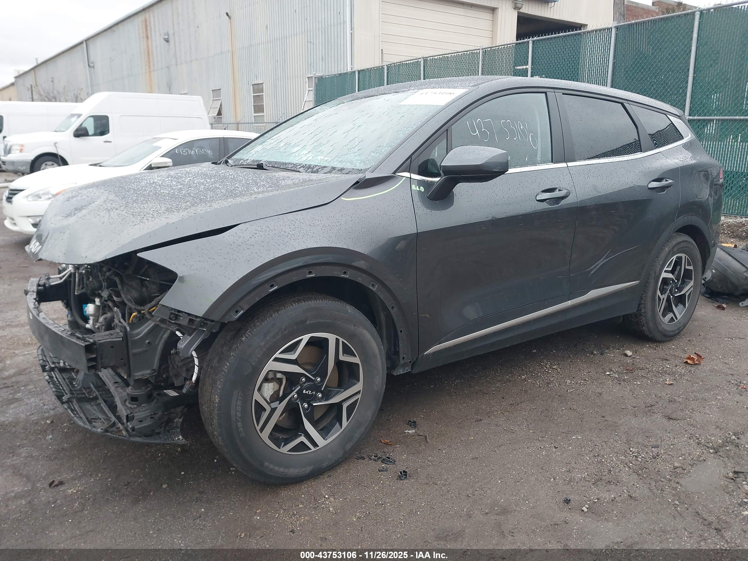 KIA SPORTAGE image 2