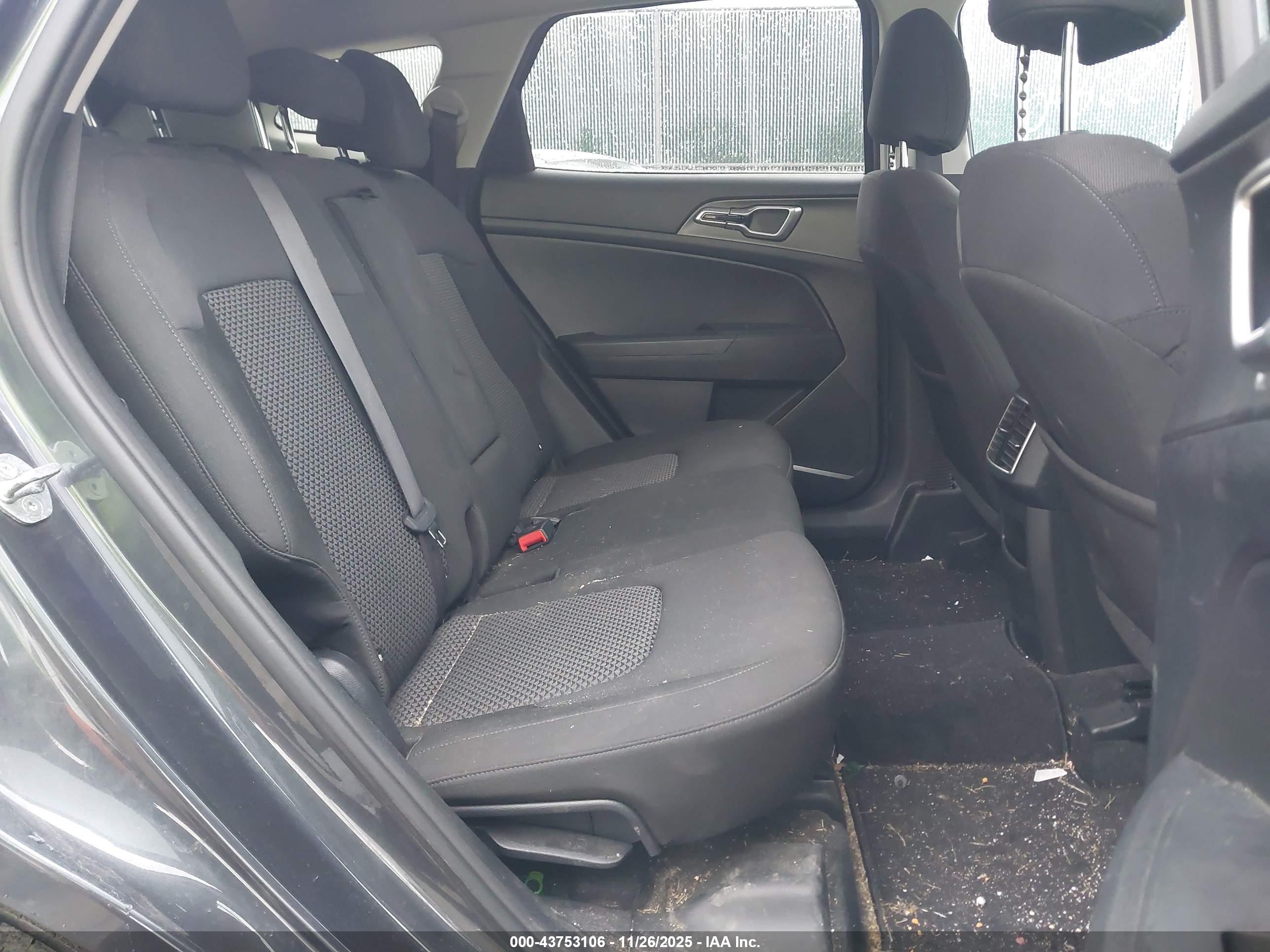 KIA SPORTAGE image 8