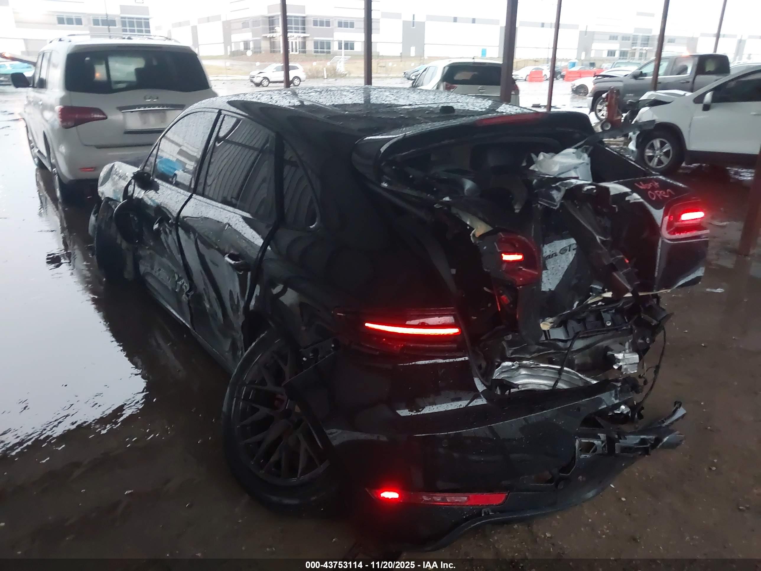 PORSCHE MACAN image 3