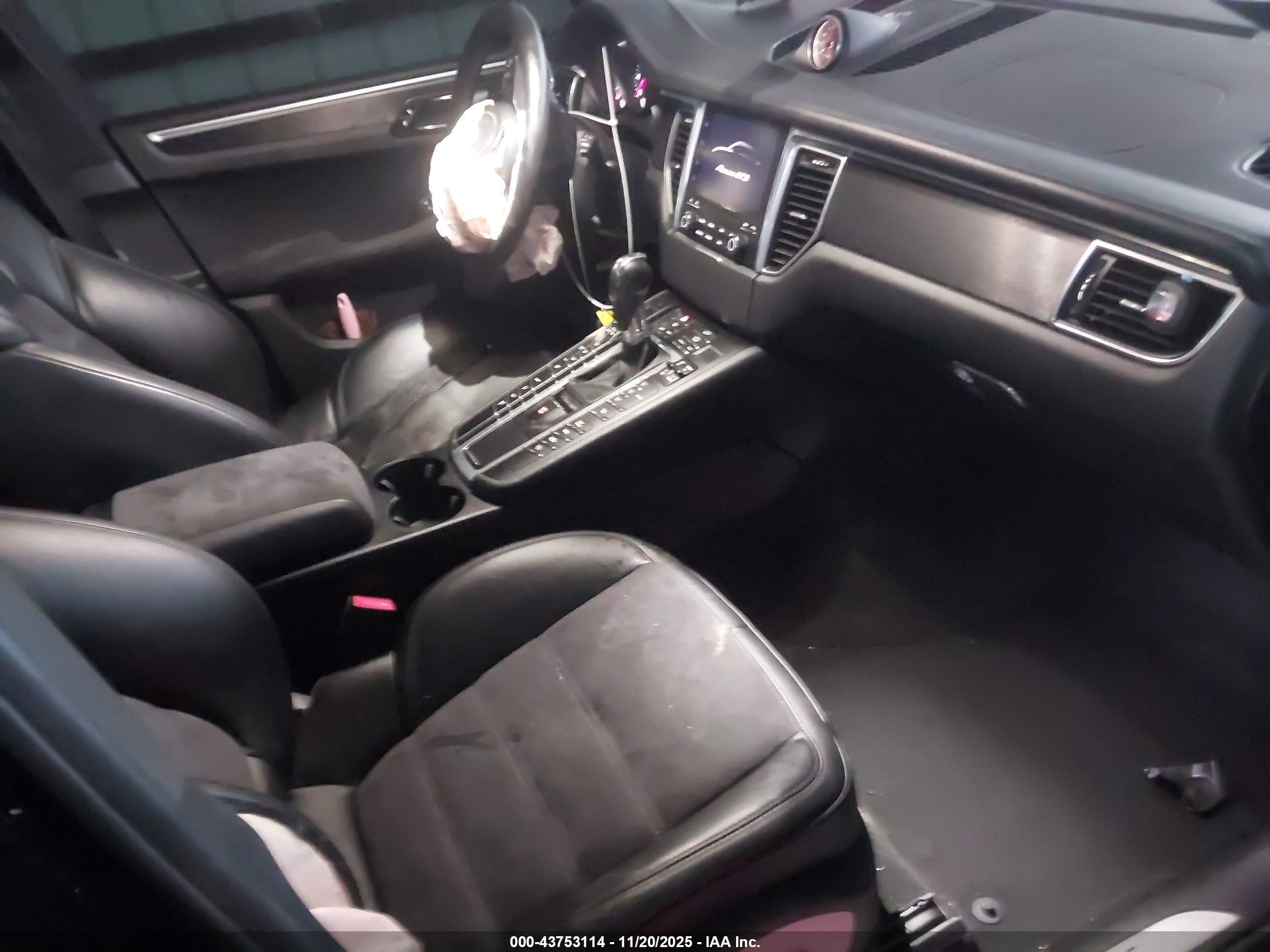 PORSCHE MACAN image 5