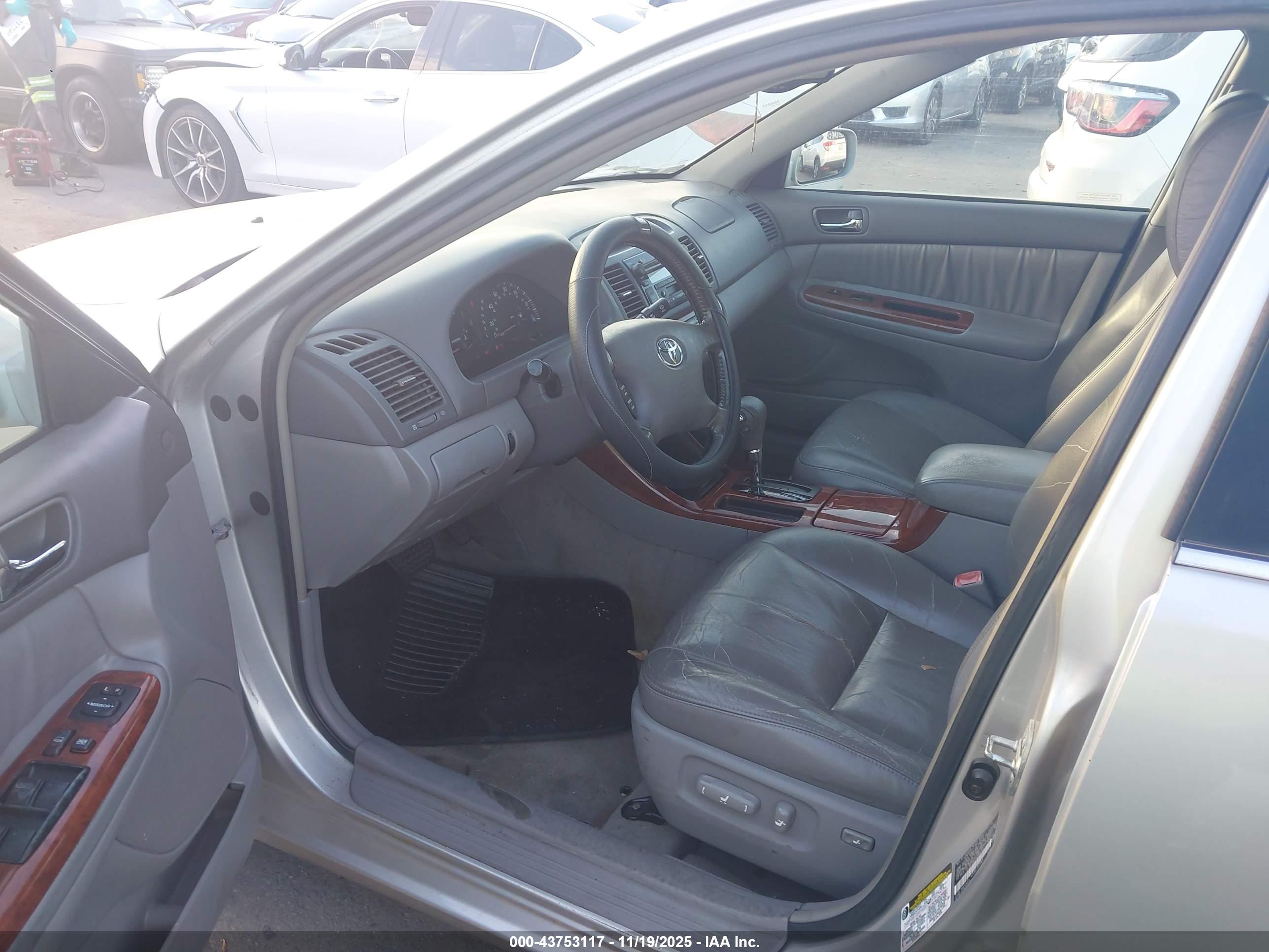 TOYOTA CAMRY image 5