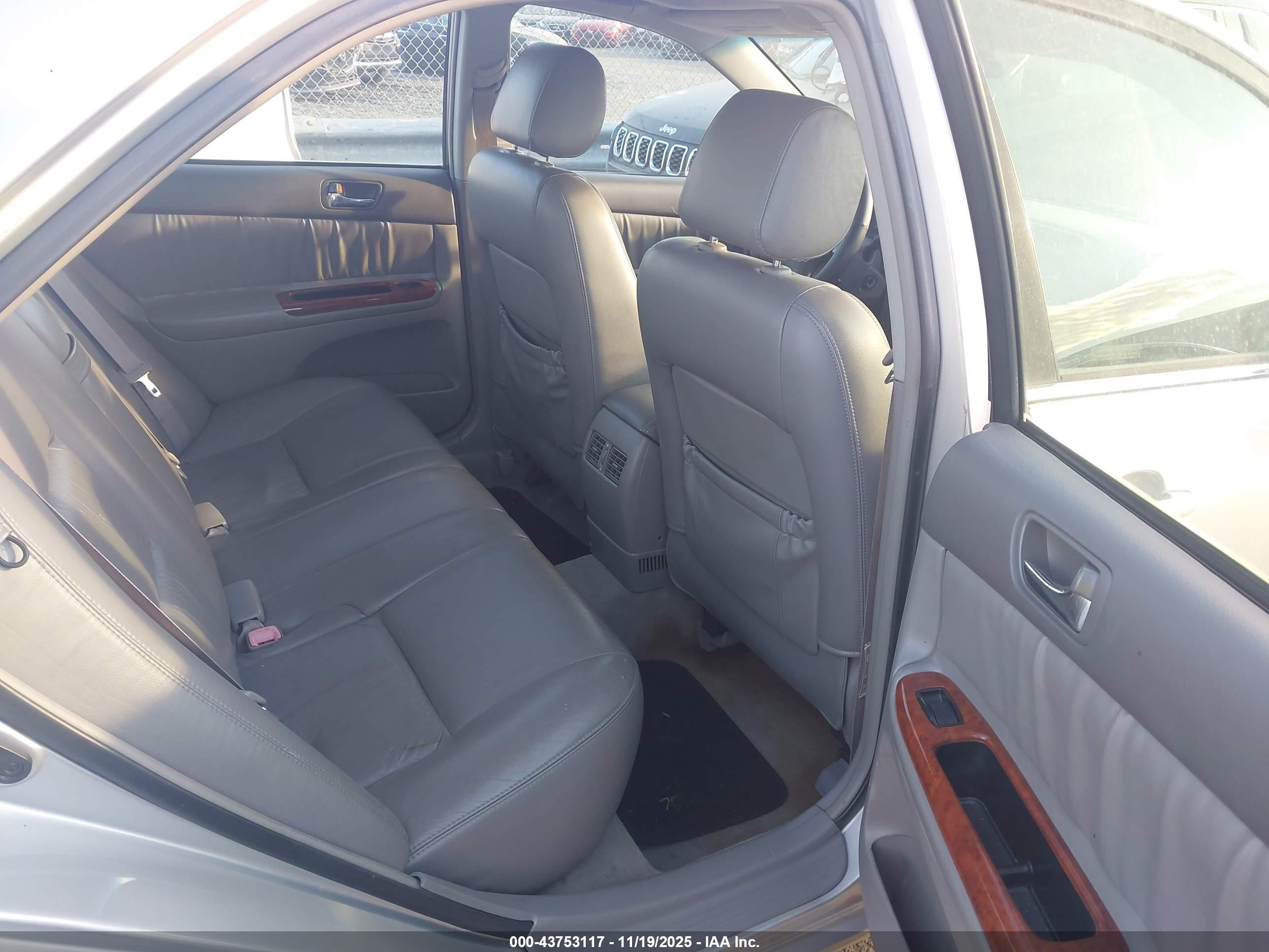 TOYOTA CAMRY image 8