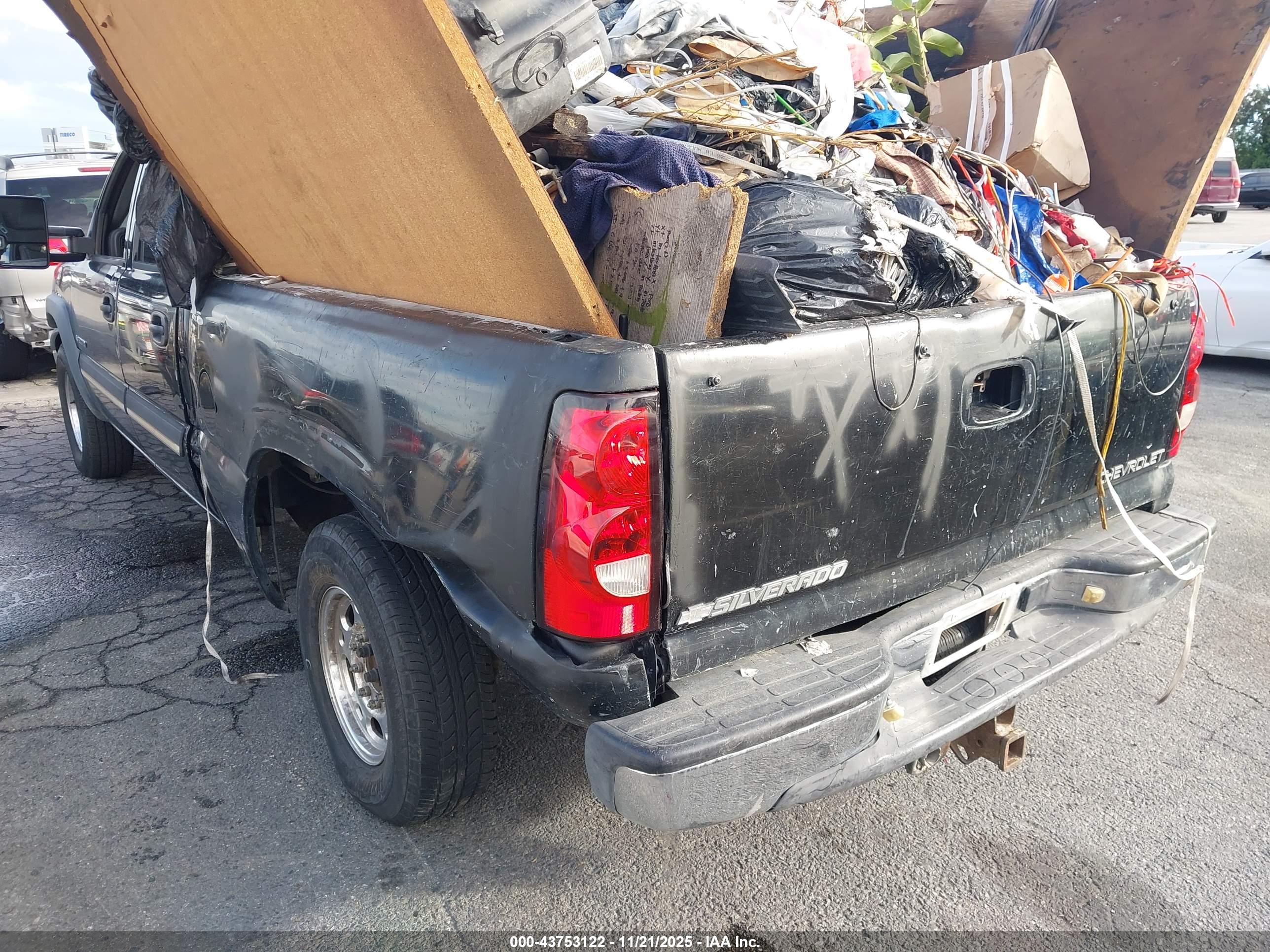 CHEVROLET SILVERADO image 3