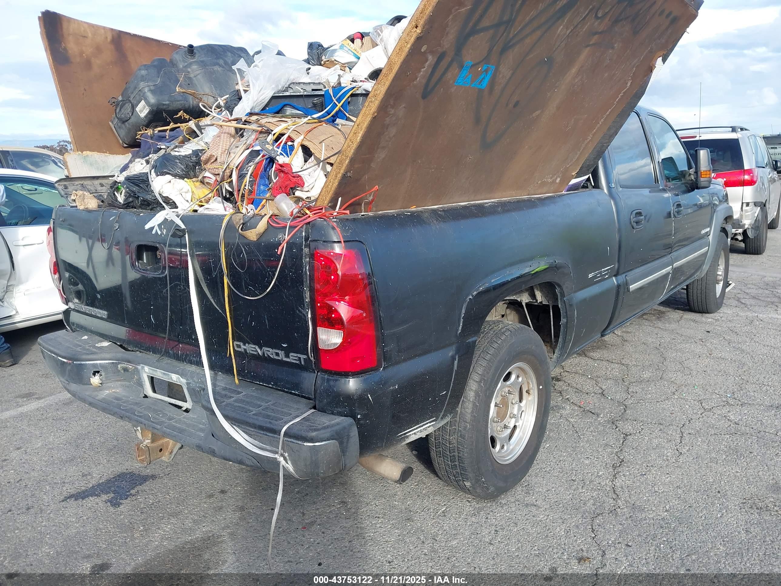 CHEVROLET SILVERADO image 4