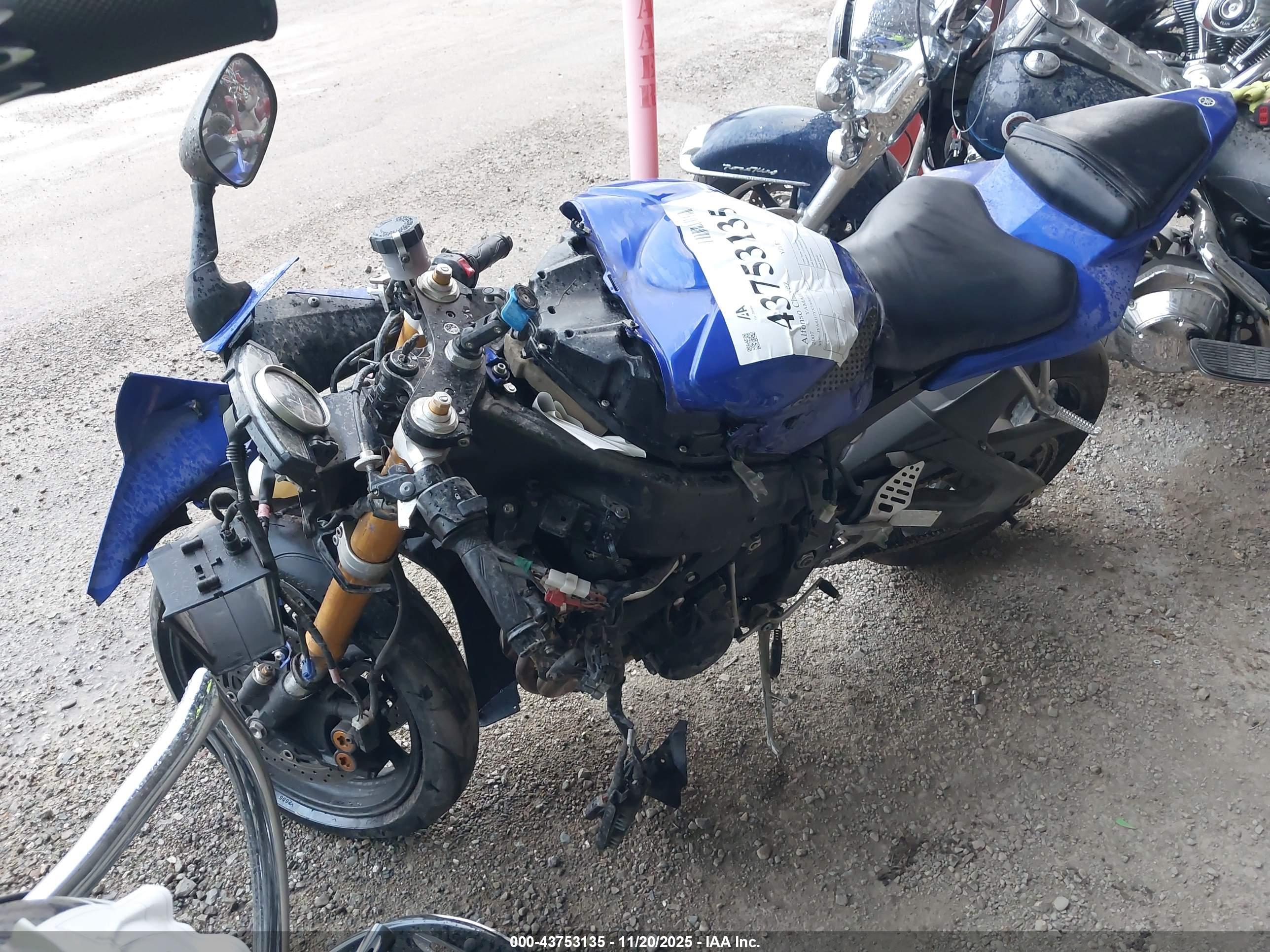 YAMAHA YZFR6 image 2