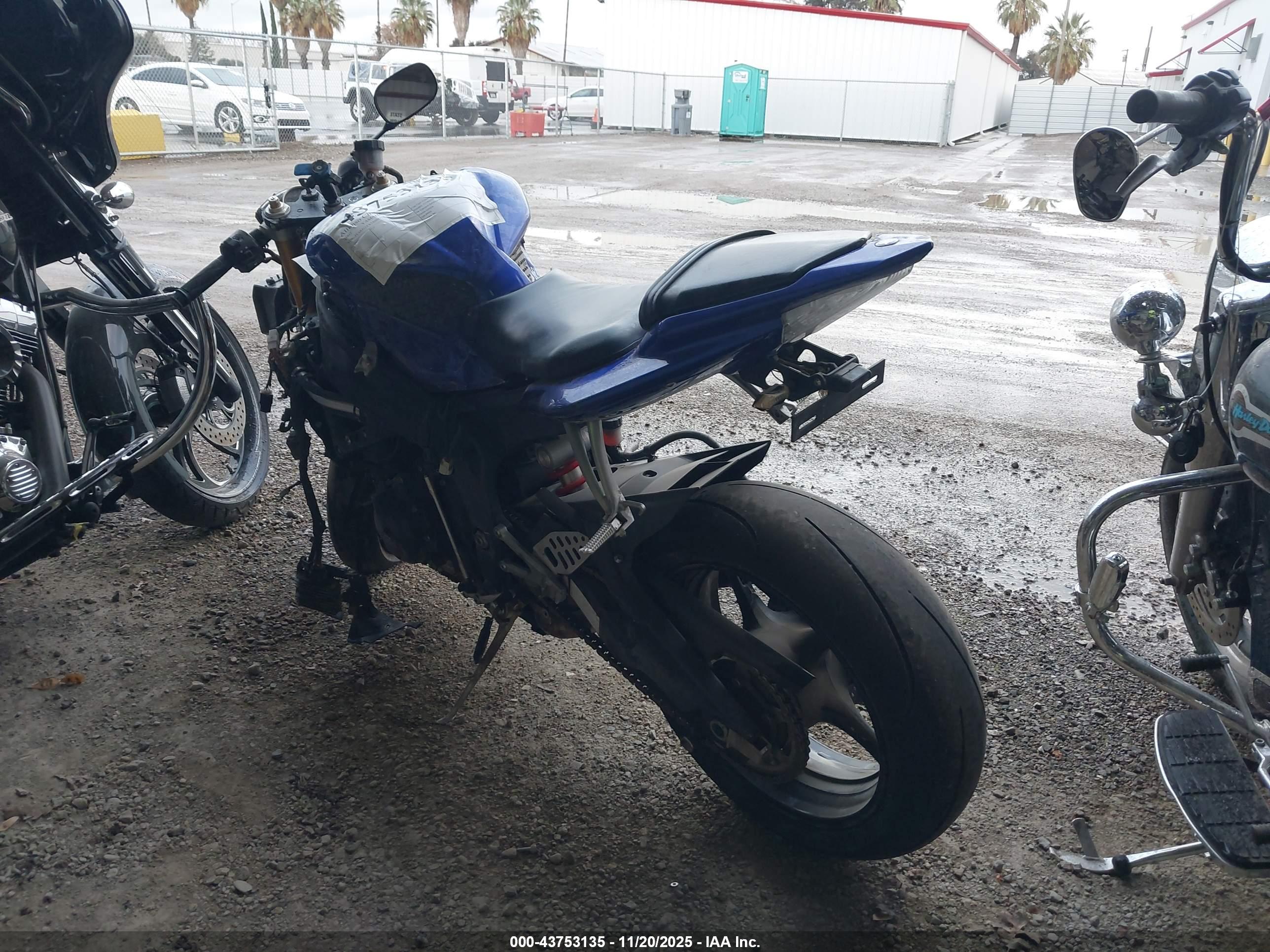YAMAHA YZFR6 image 3