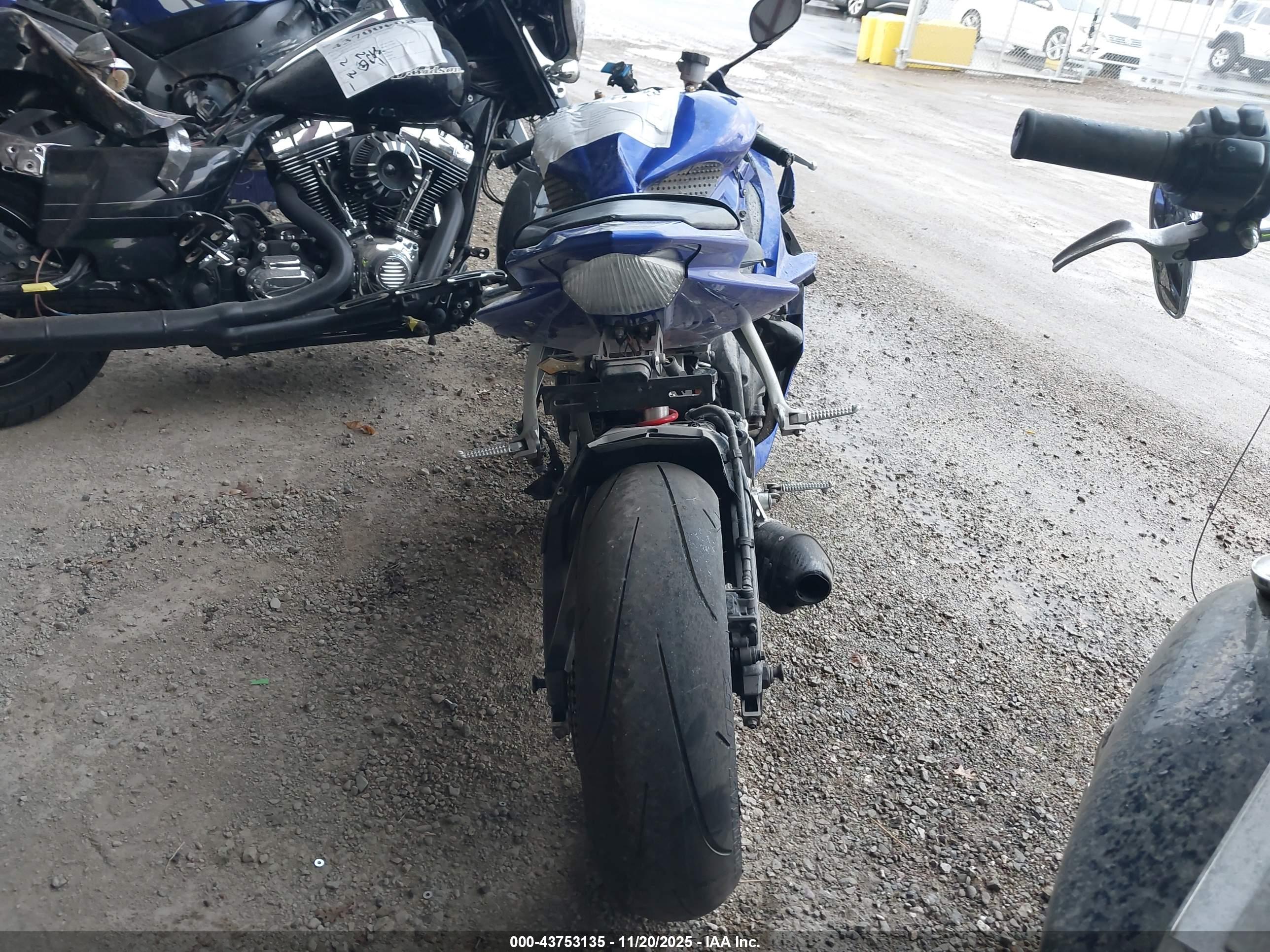 YAMAHA YZFR6 image 6