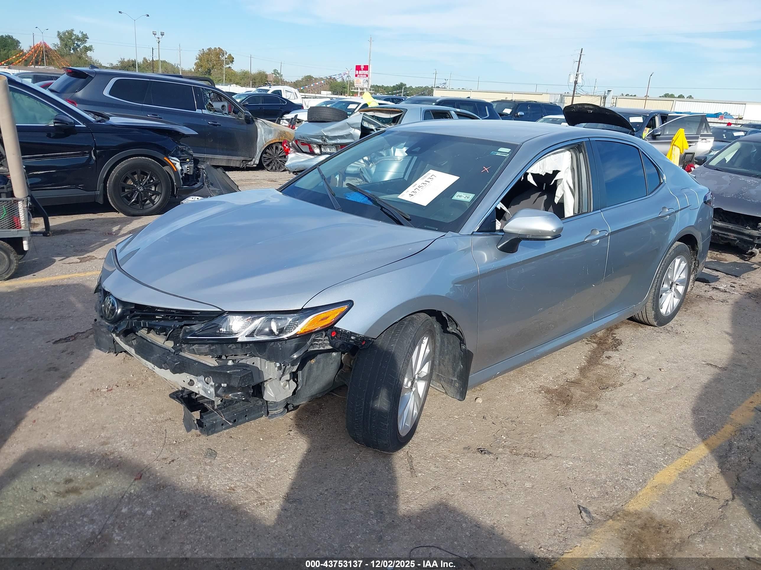 TOYOTA CAMRY image 2