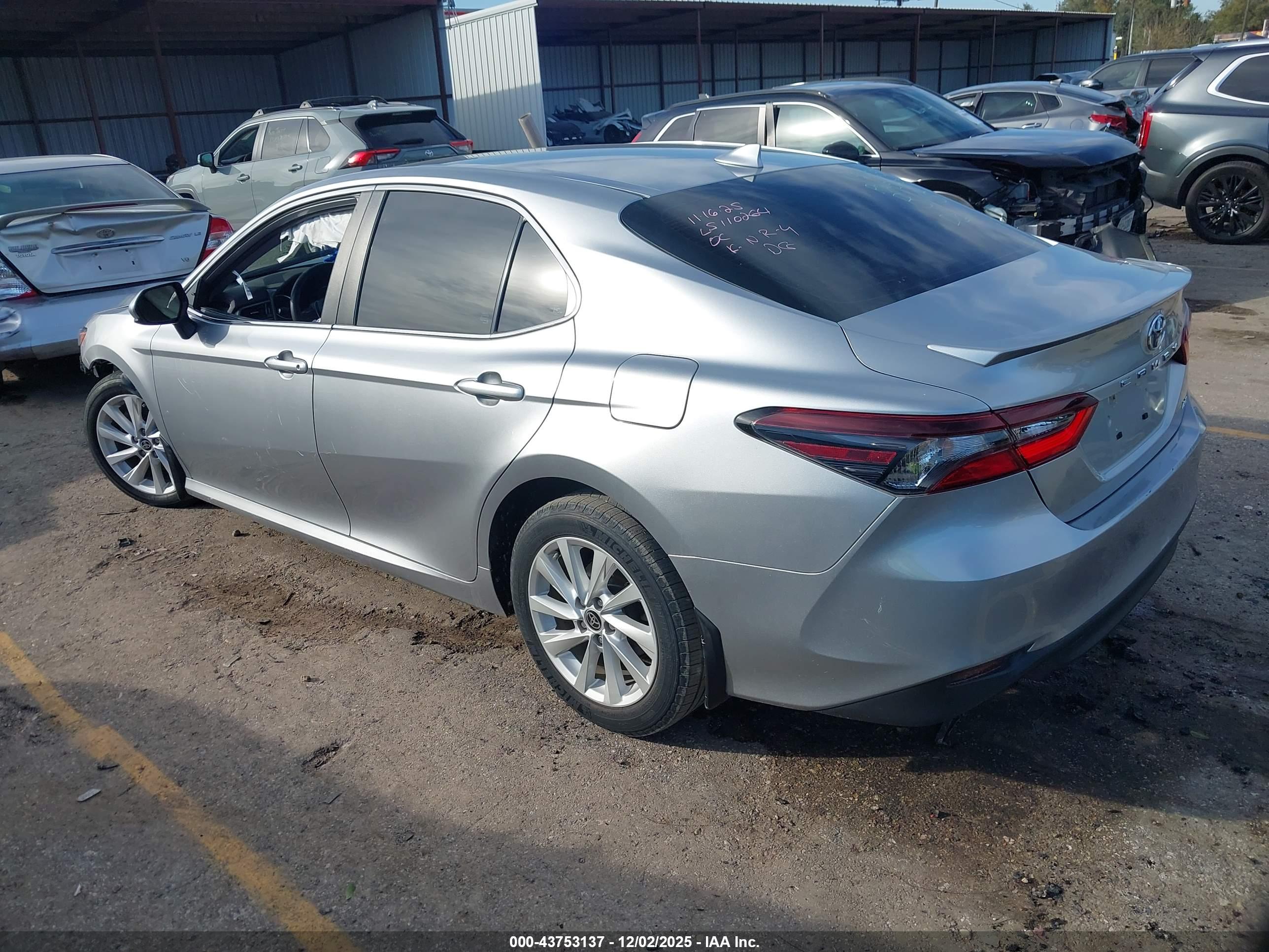 TOYOTA CAMRY image 3