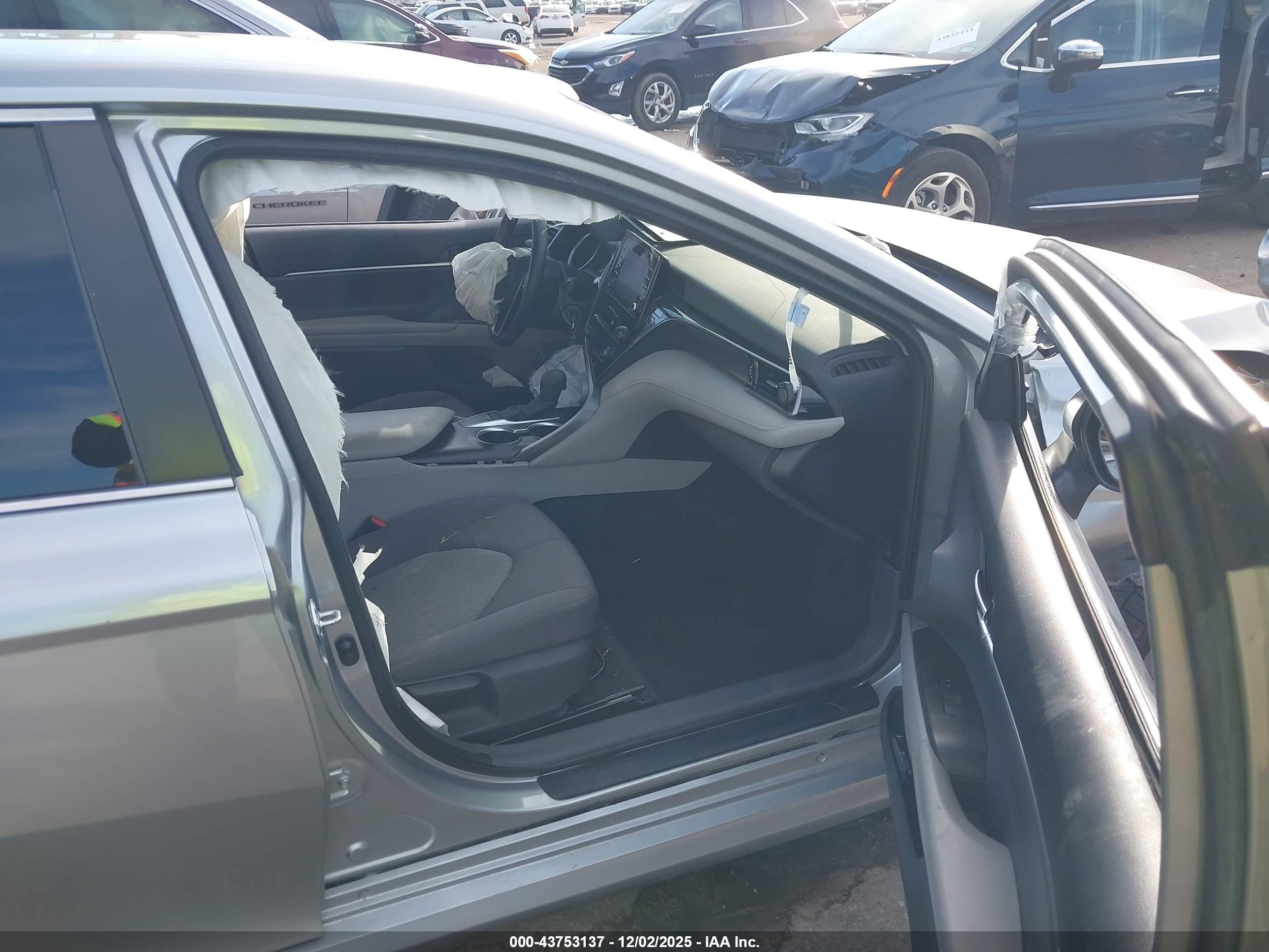 TOYOTA CAMRY image 5