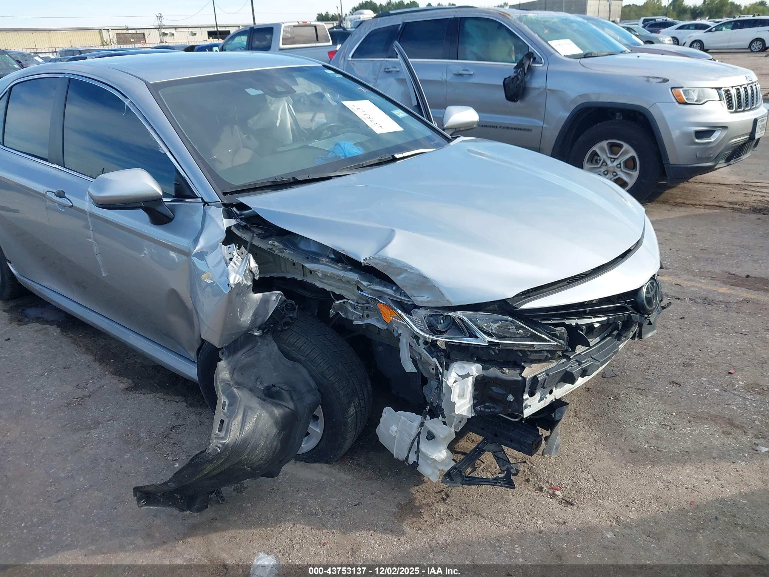 TOYOTA CAMRY image 6