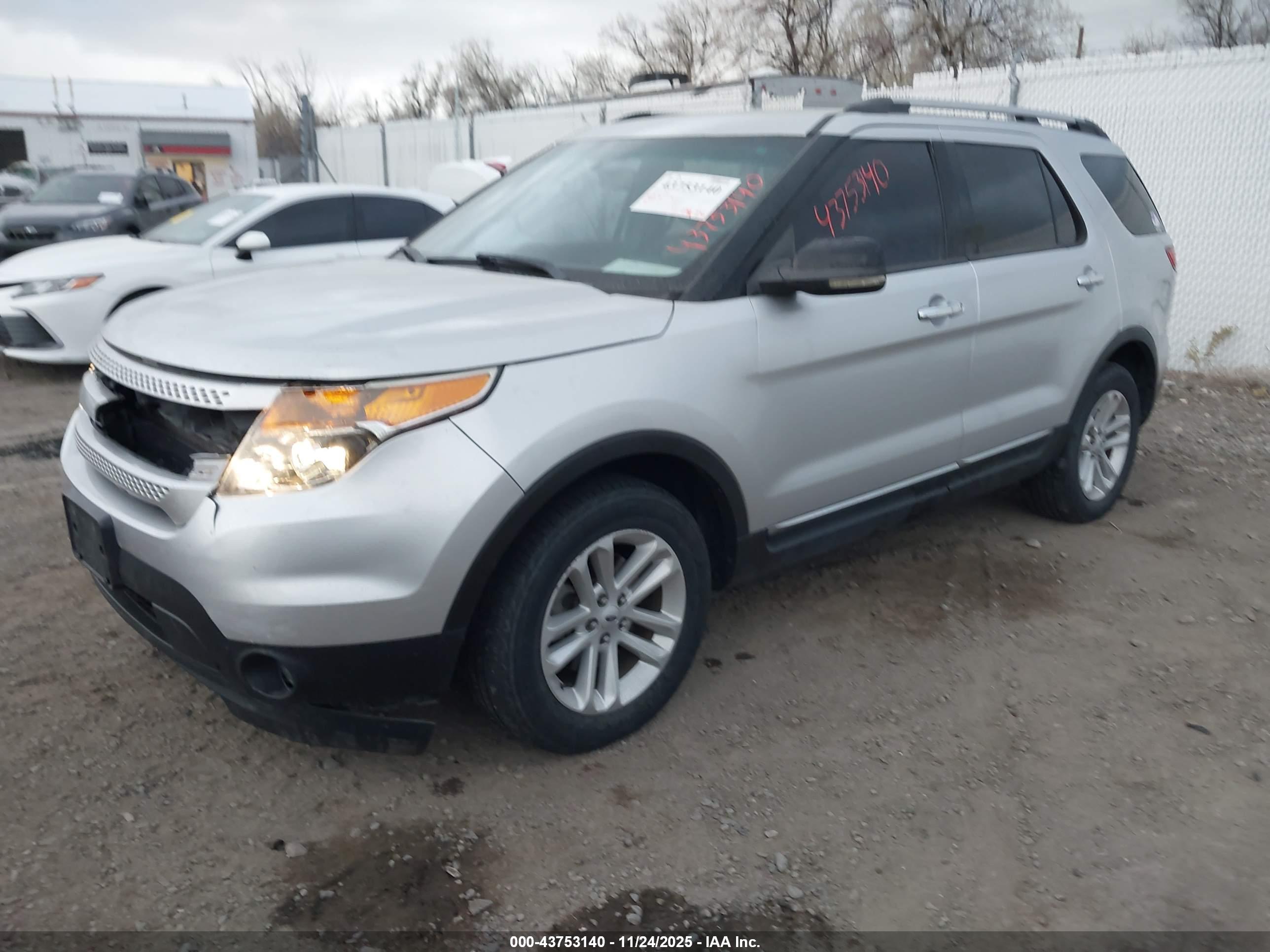 FORD EXPLORER image 2