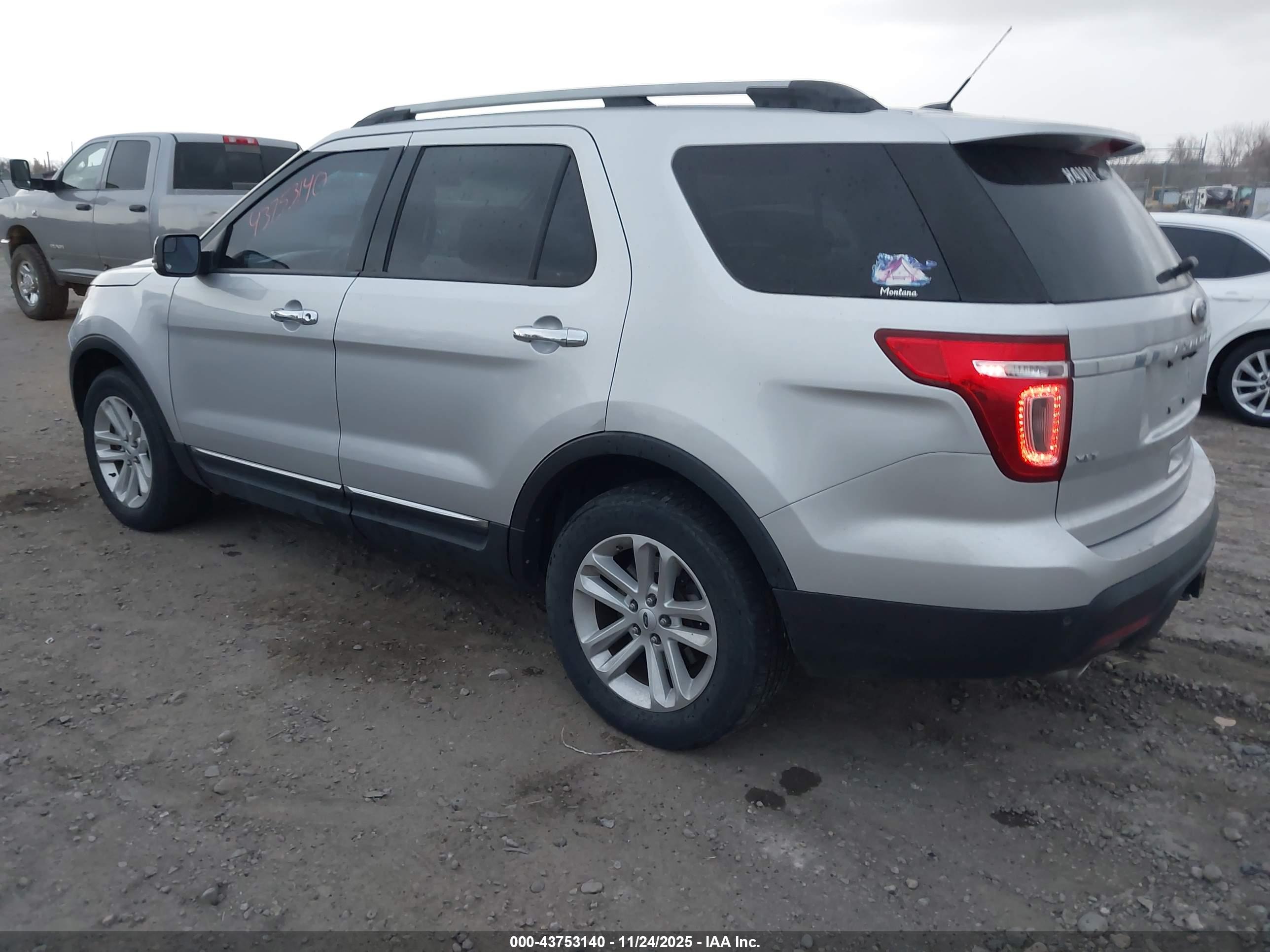 FORD EXPLORER image 3