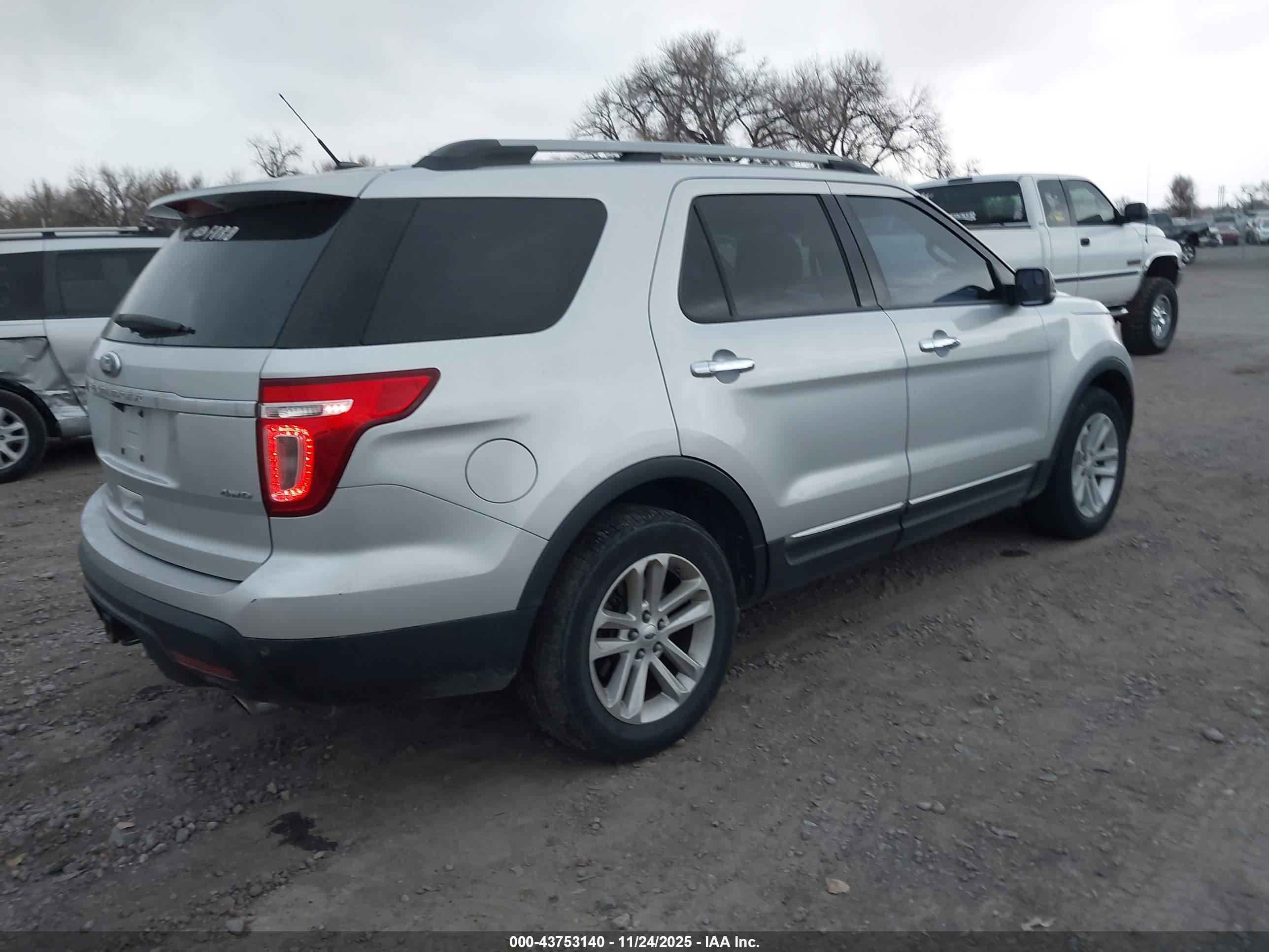 FORD EXPLORER image 4