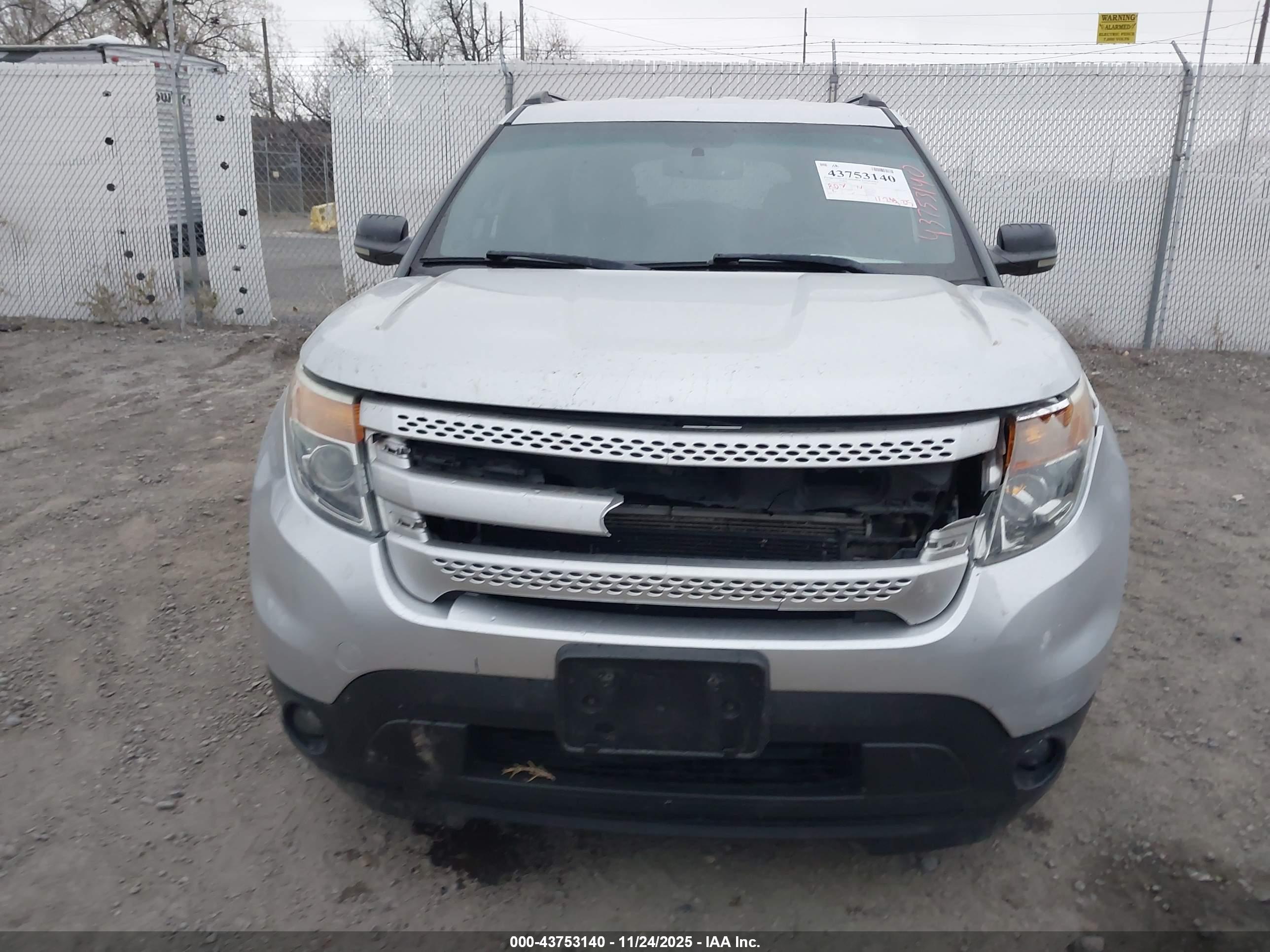 FORD EXPLORER image 6