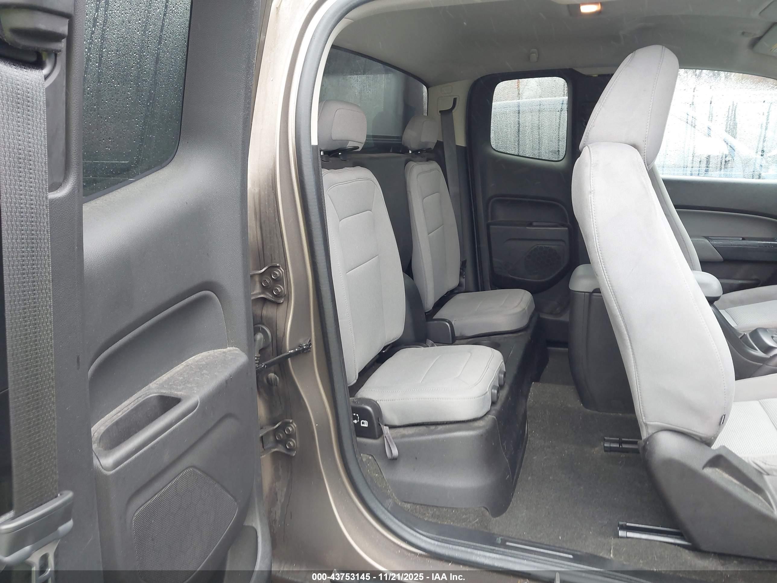 CHEVROLET COLORADO image 8