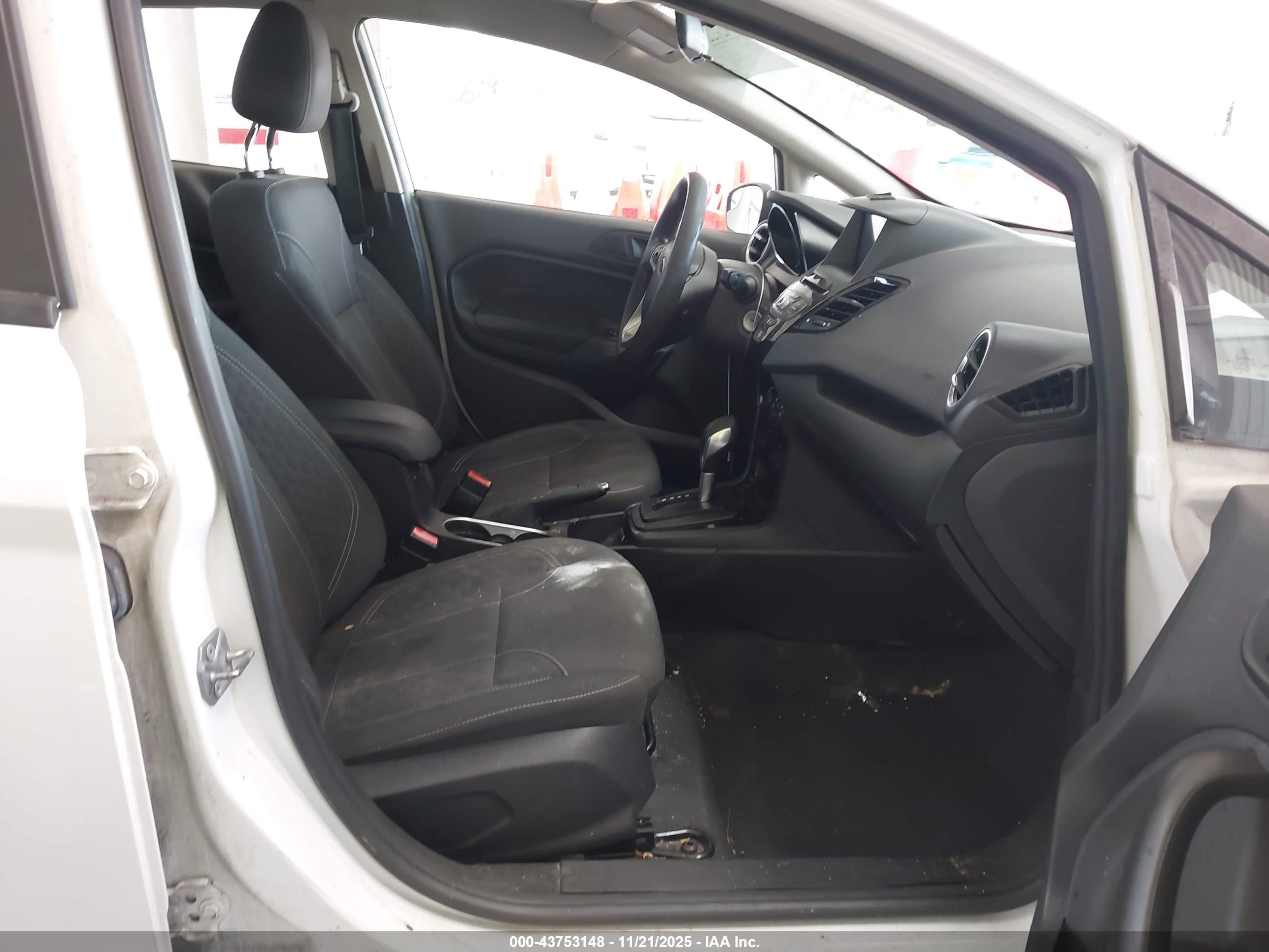 FORD FIESTA image 5
