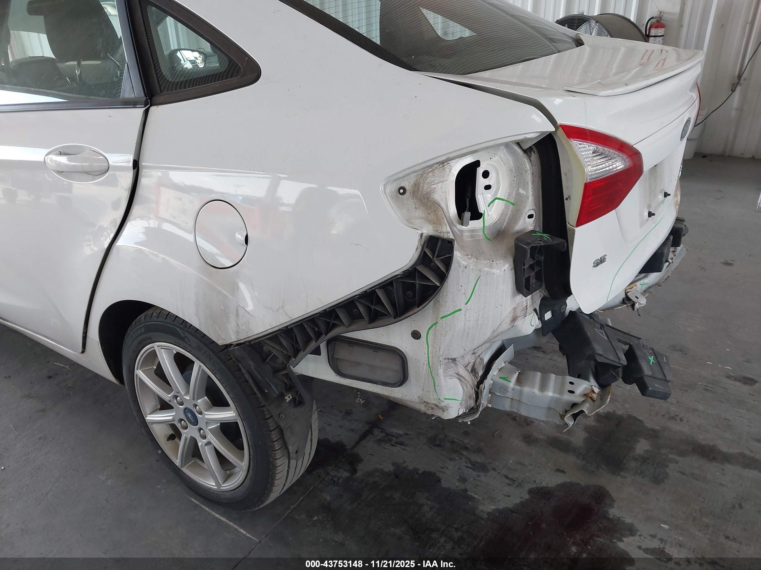 FORD FIESTA image 6