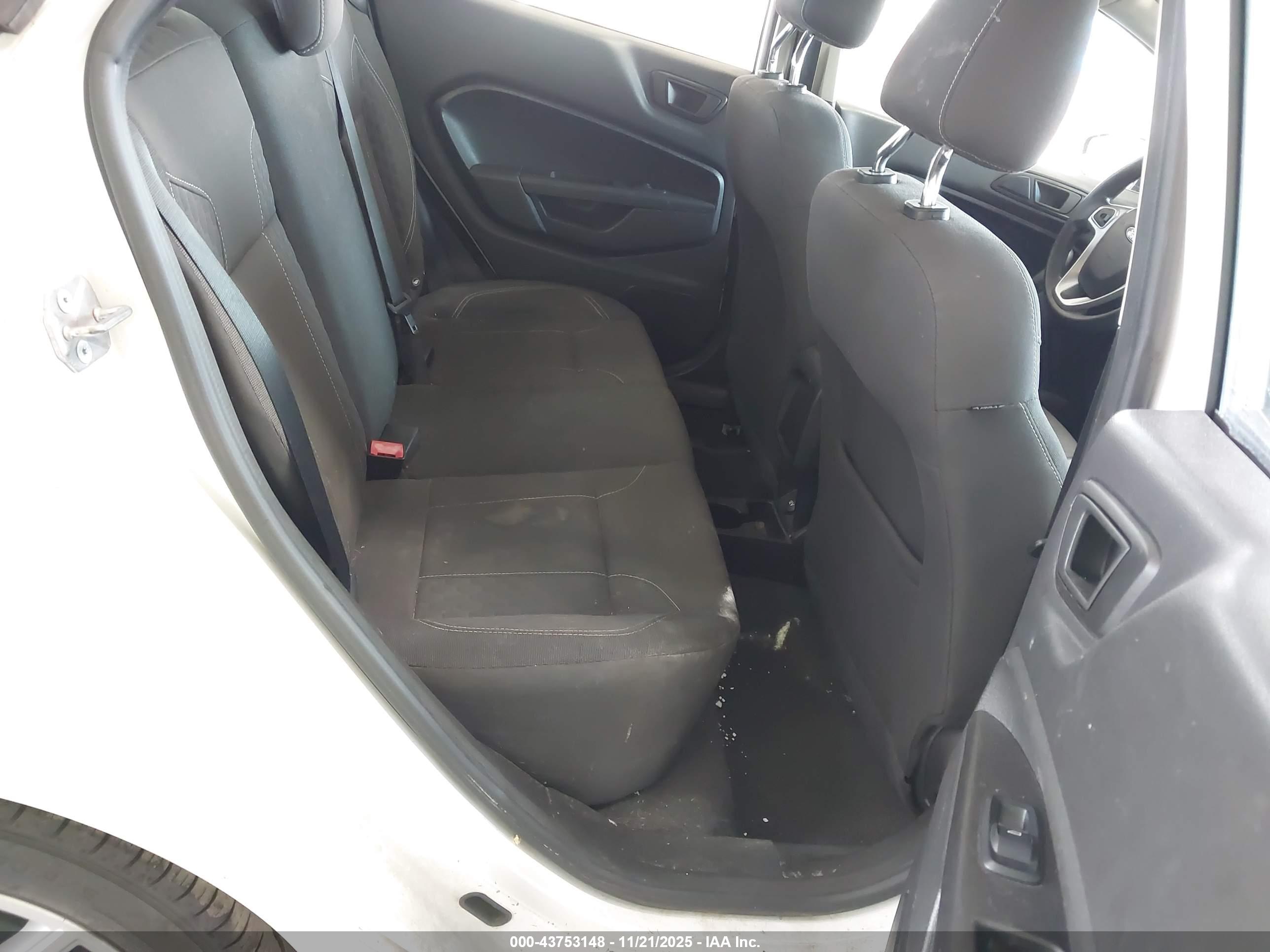 FORD FIESTA image 8