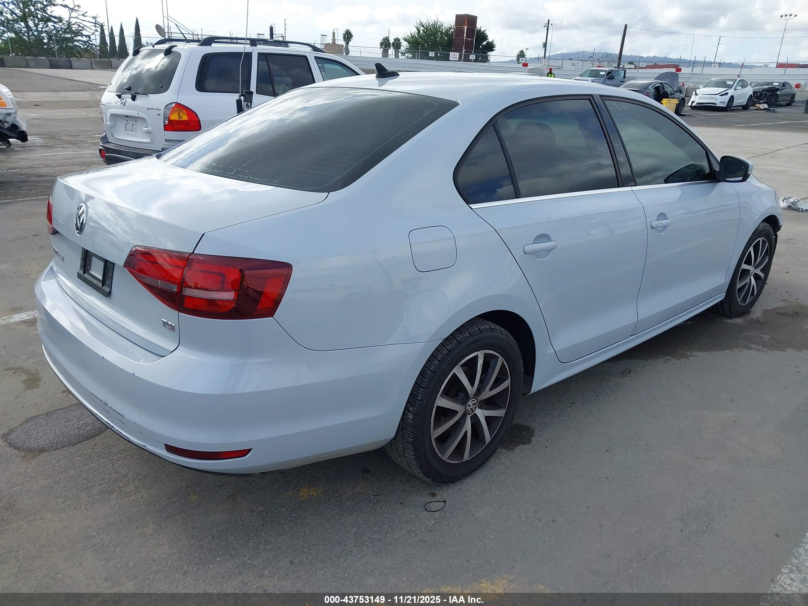 VOLKSWAGEN JETTA image 4