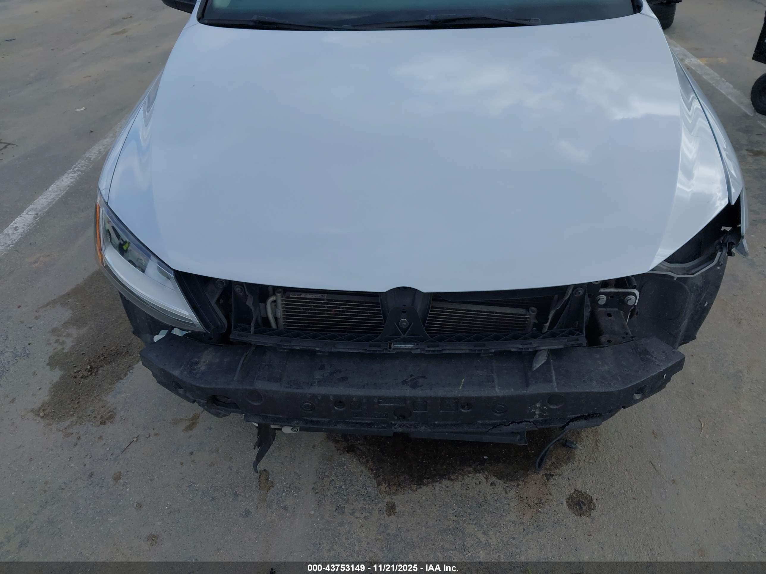 VOLKSWAGEN JETTA image 6