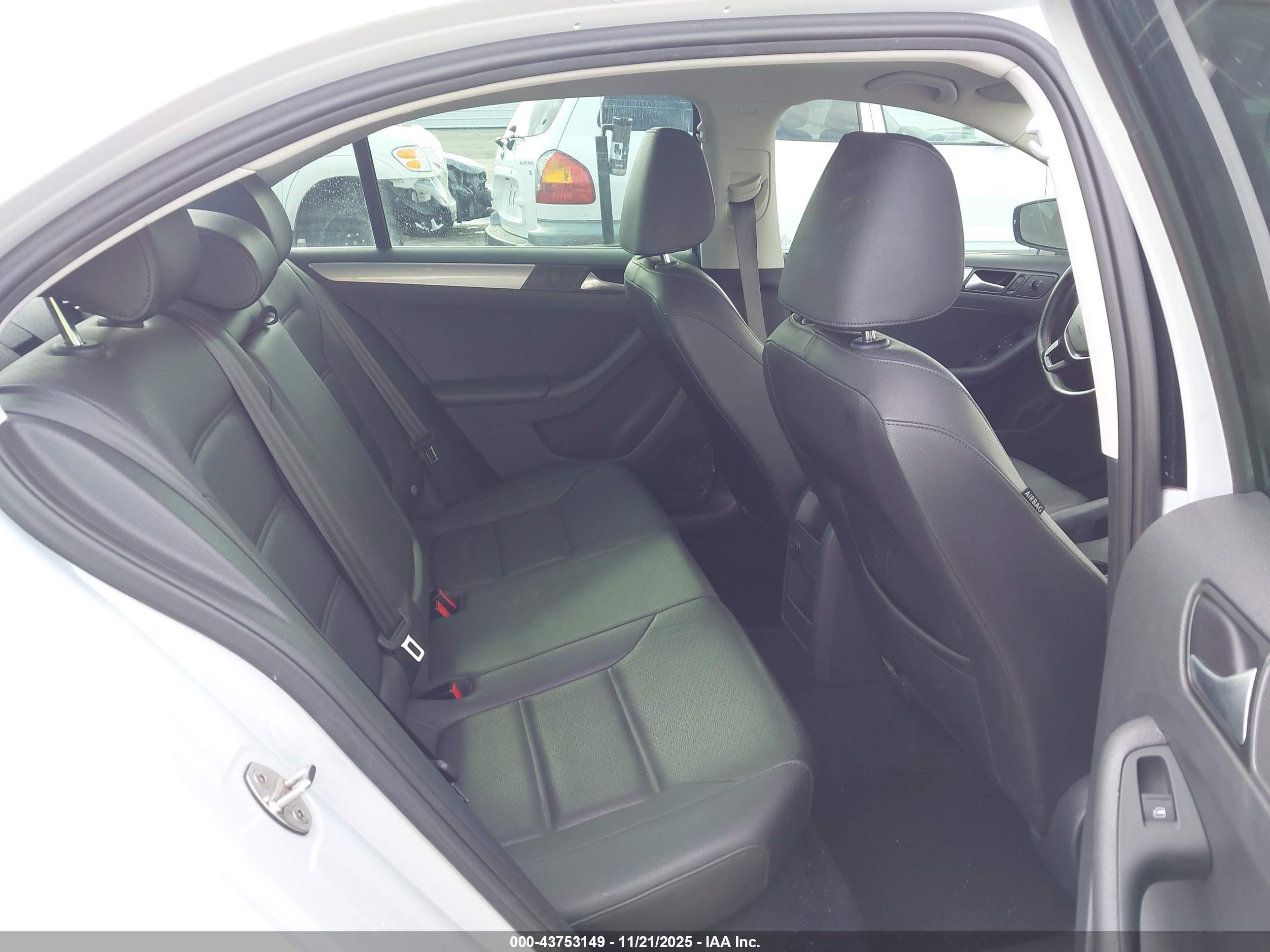 VOLKSWAGEN JETTA image 8