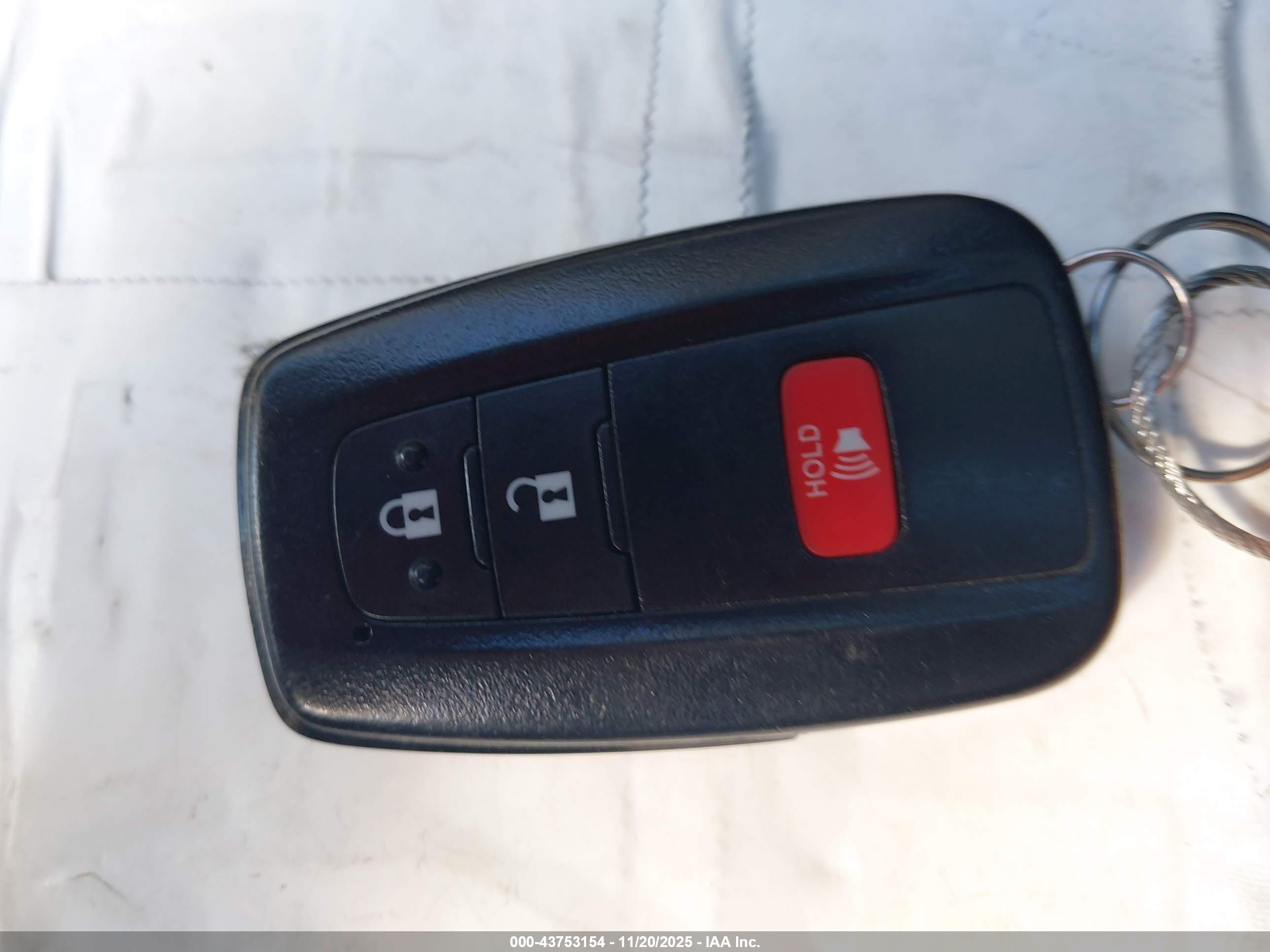 TOYOTA RAV4 image 11