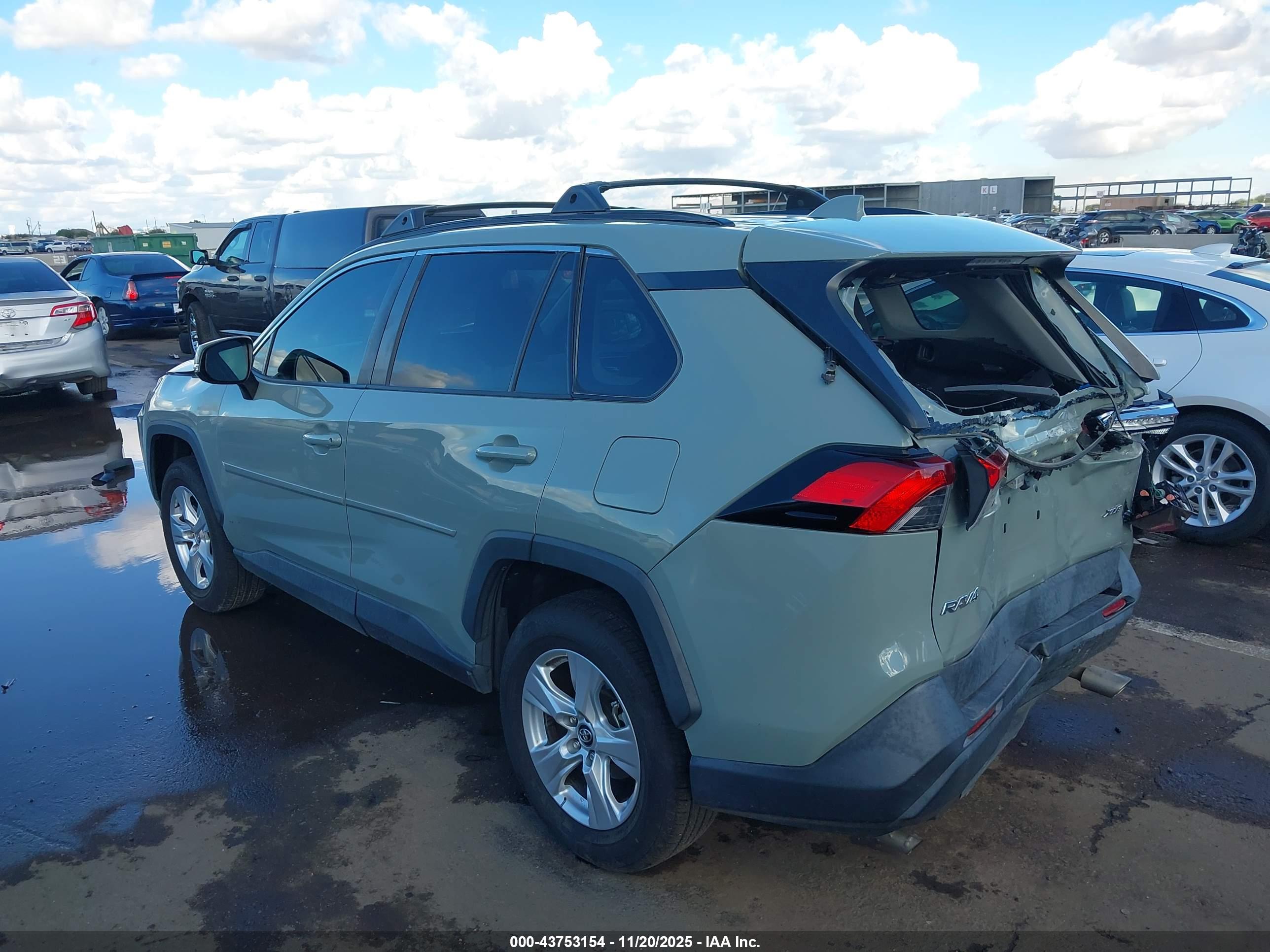 TOYOTA RAV4 image 3