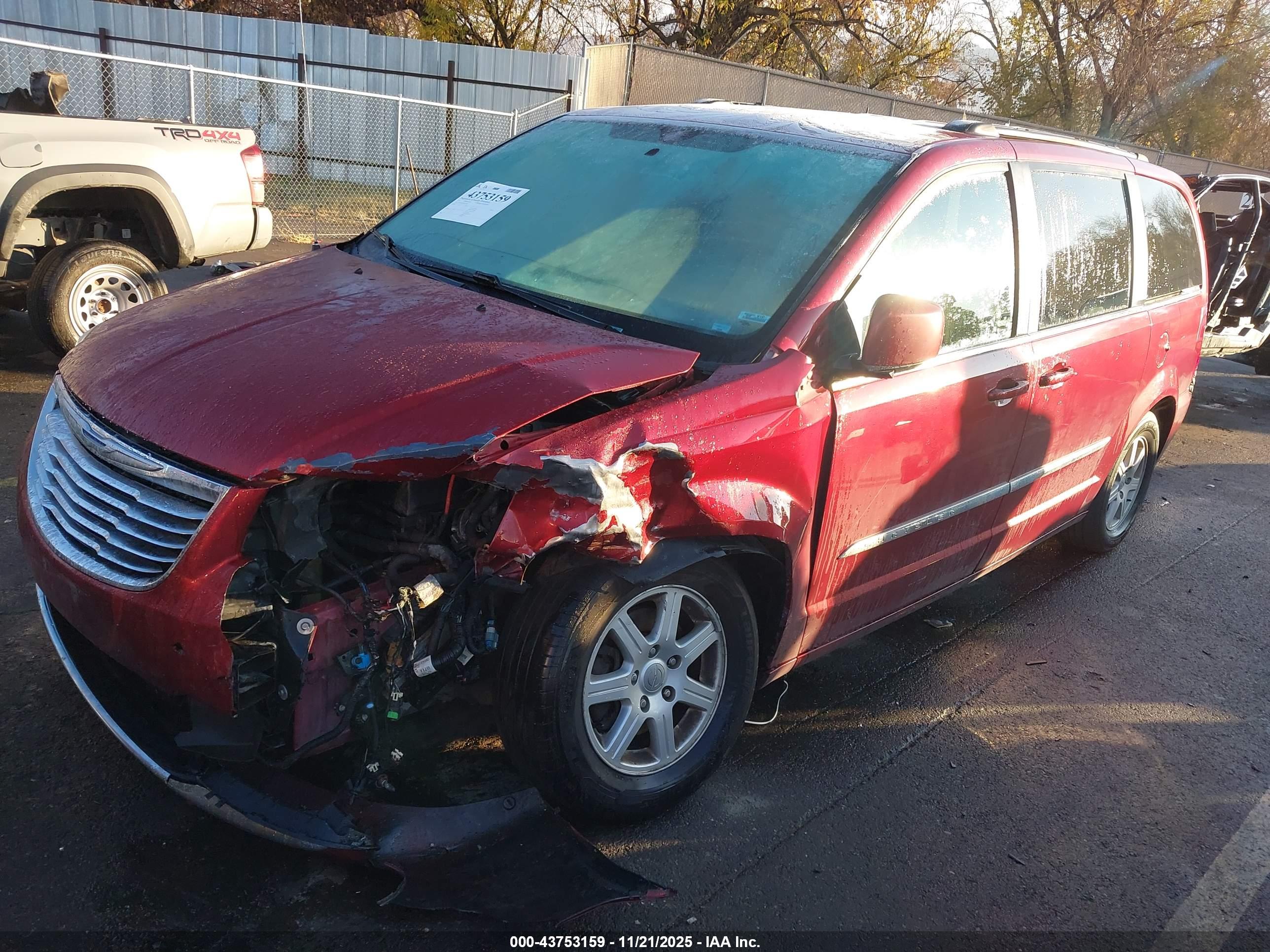CHRYSLER TOWN image 2