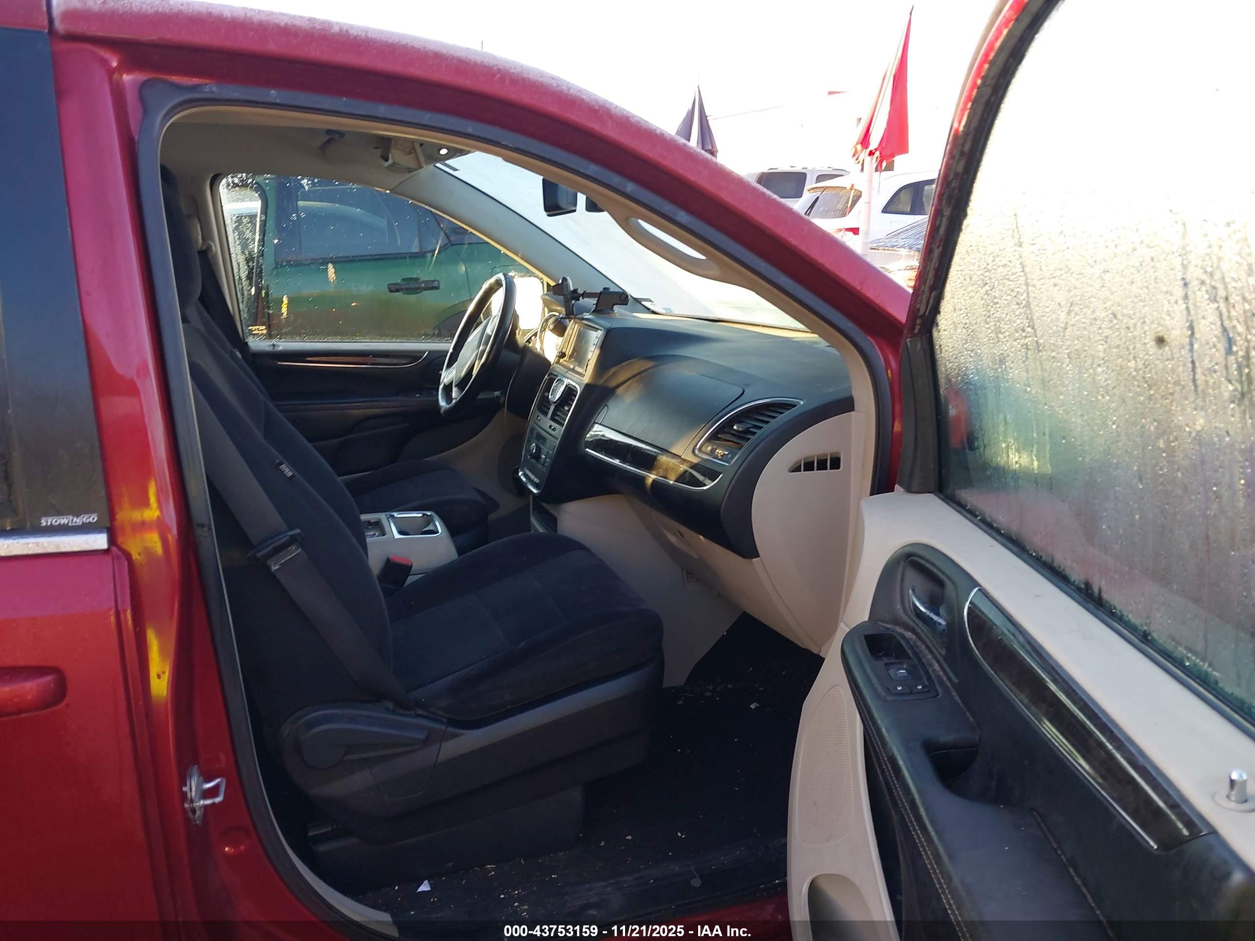 CHRYSLER TOWN image 5