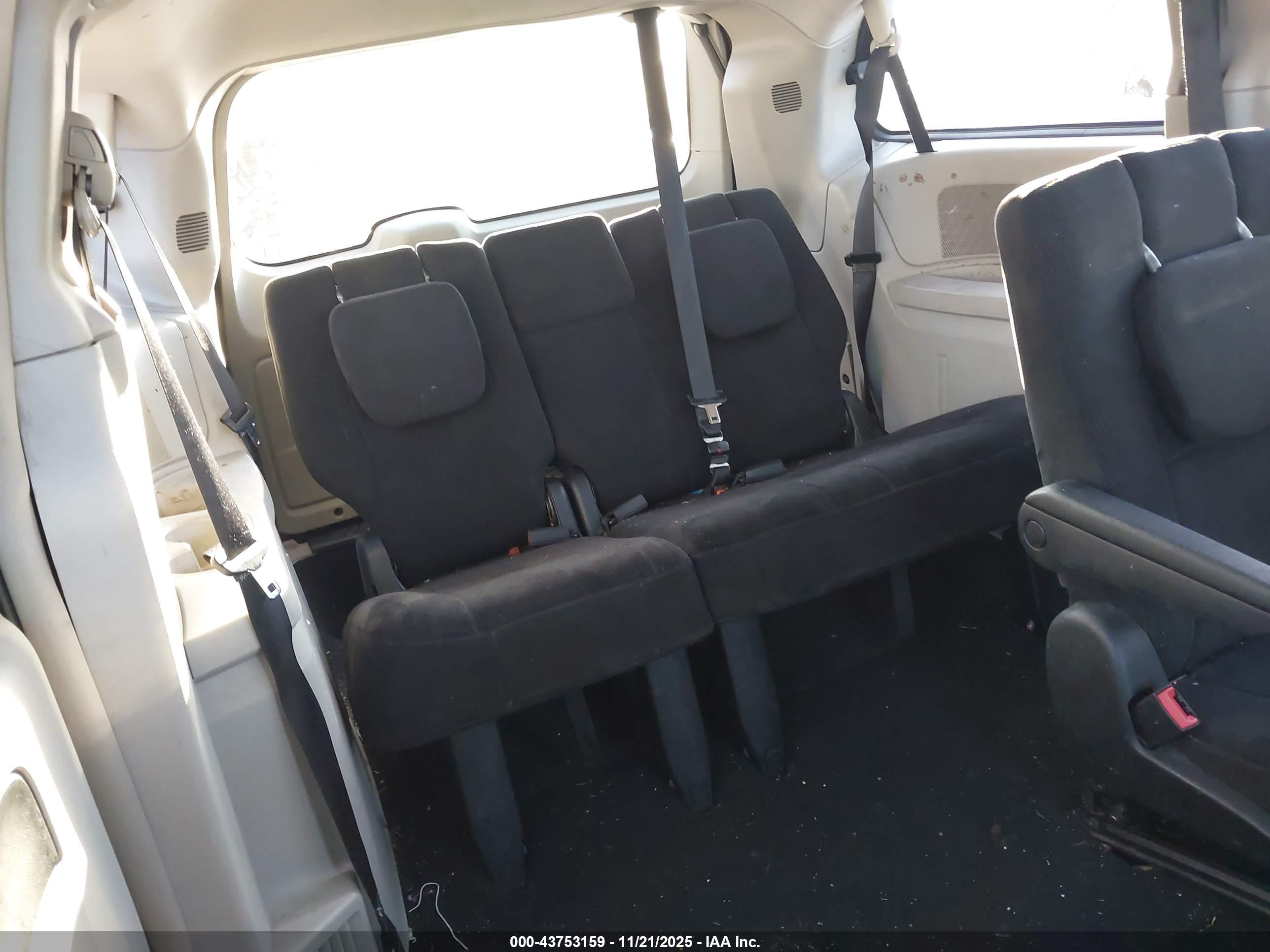 CHRYSLER TOWN image 8
