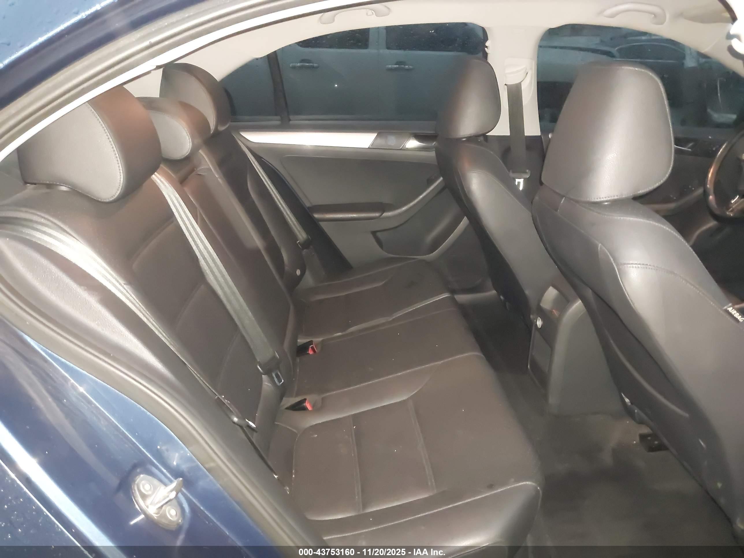 VOLKSWAGEN JETTA image 8