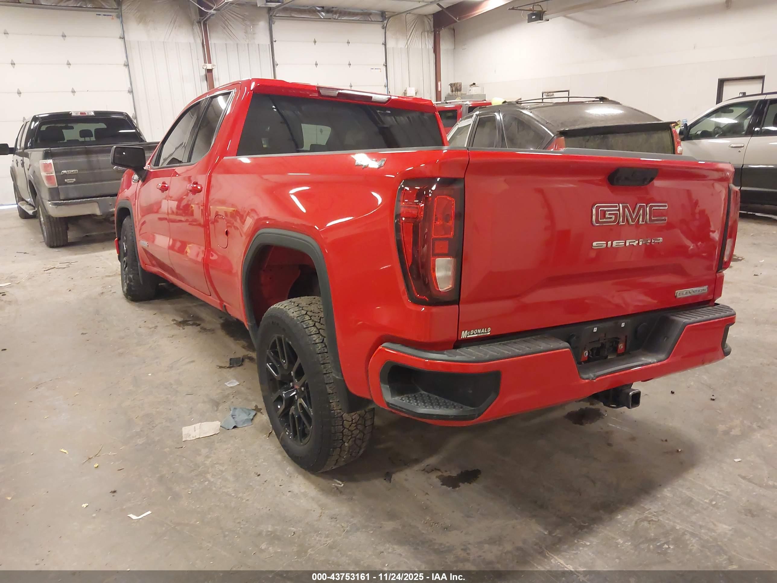 GMC SIERRA image 3