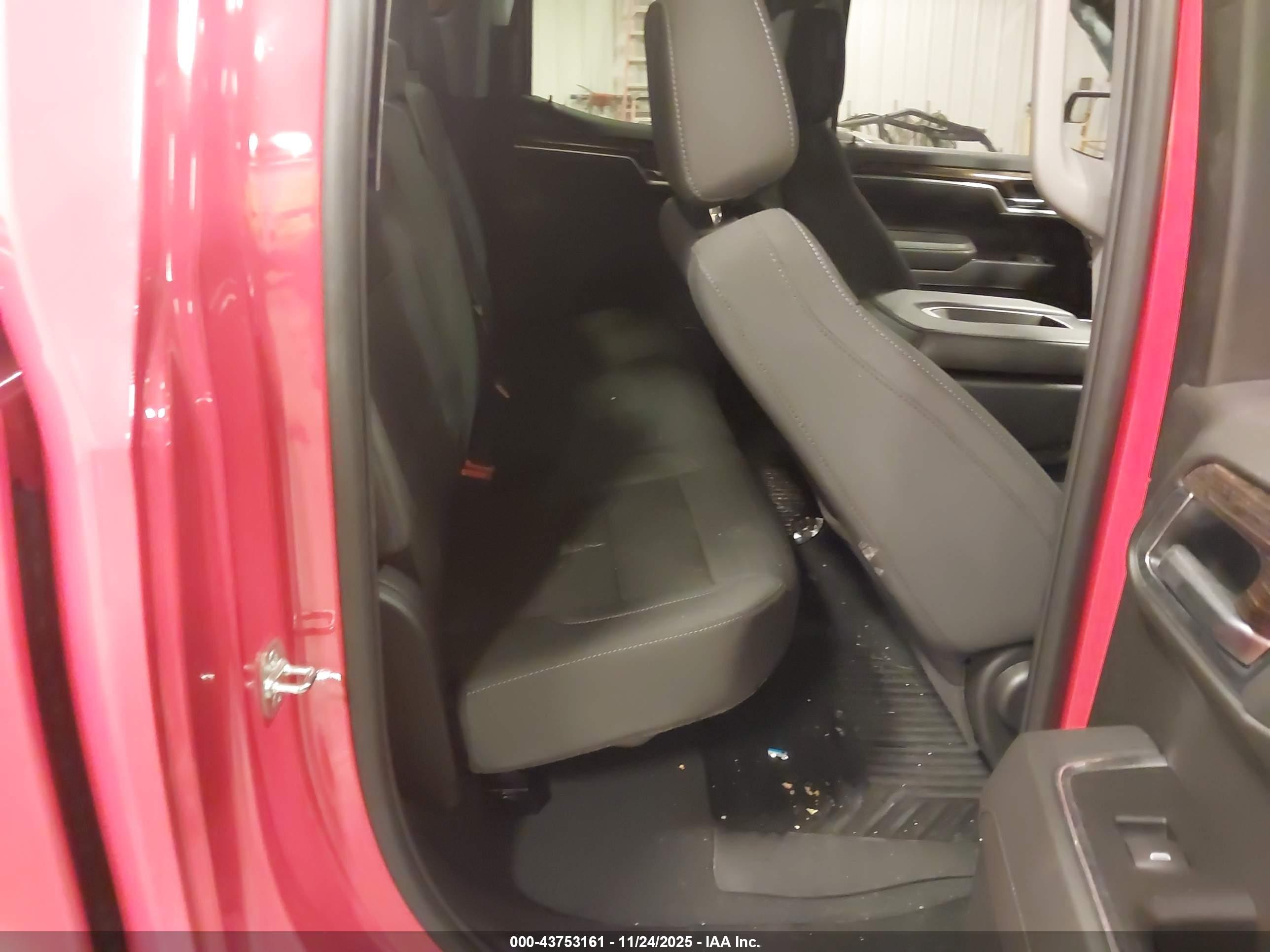 GMC SIERRA image 8