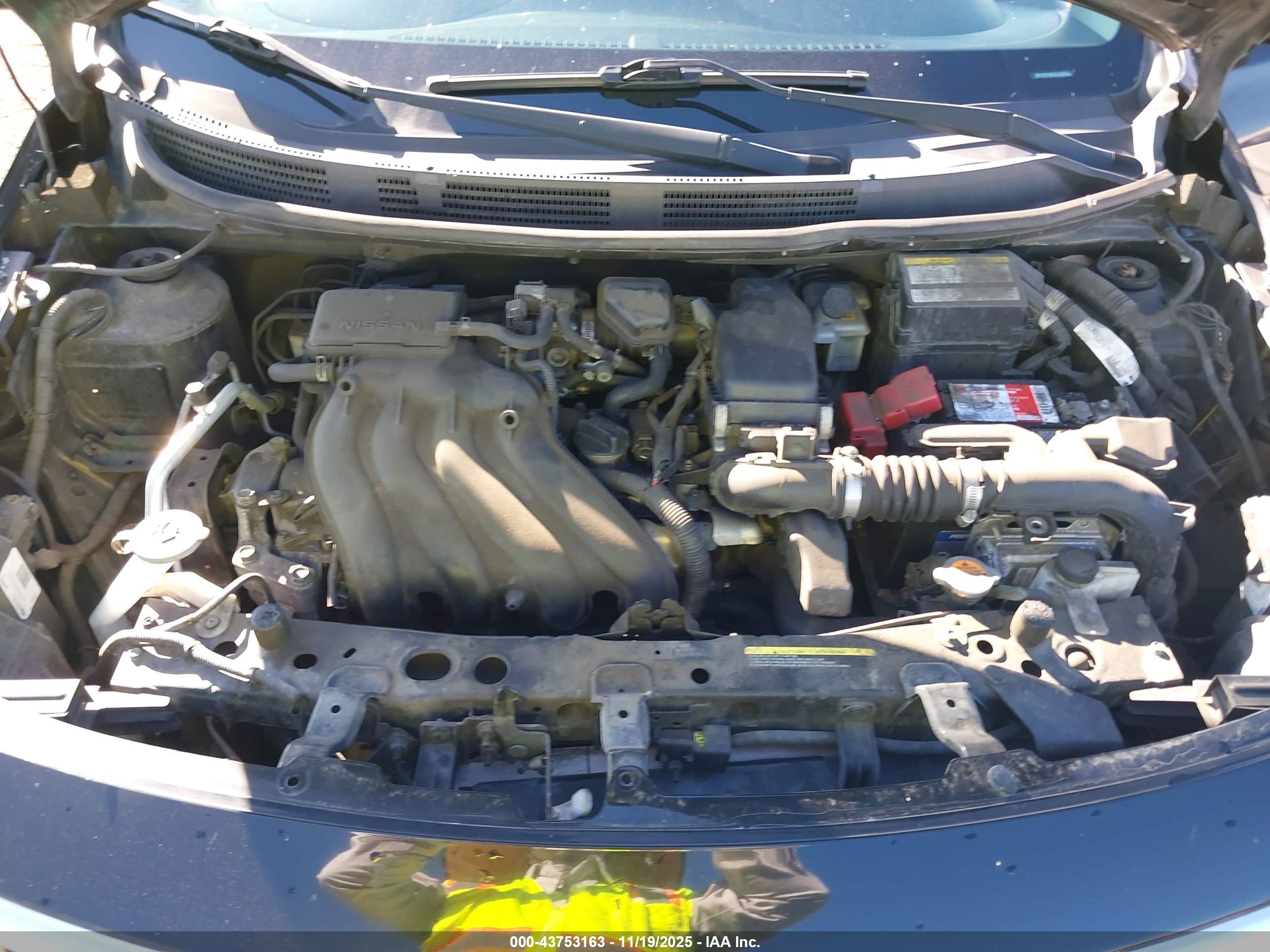 NISSAN VERSA image 10