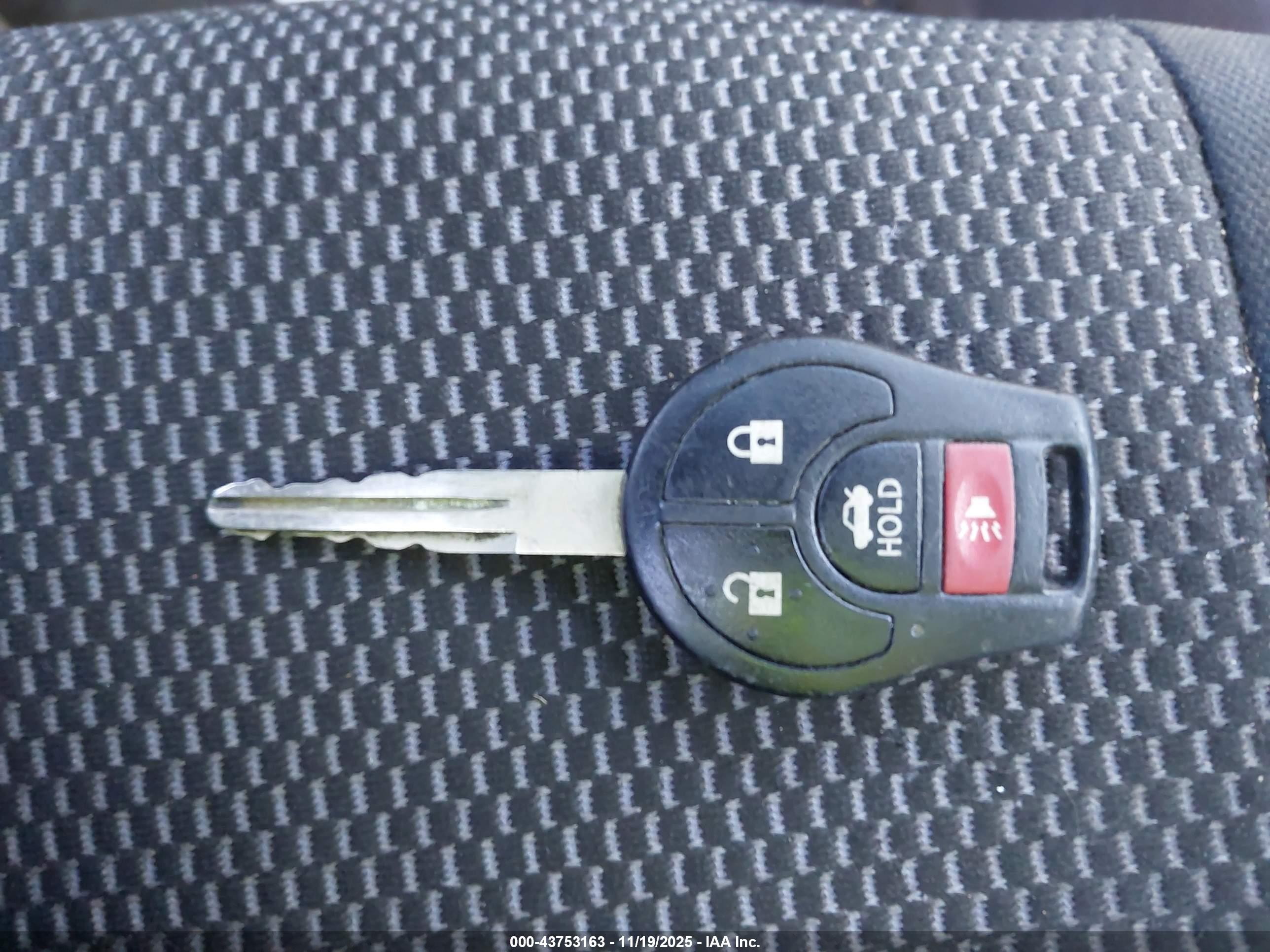 NISSAN VERSA image 11