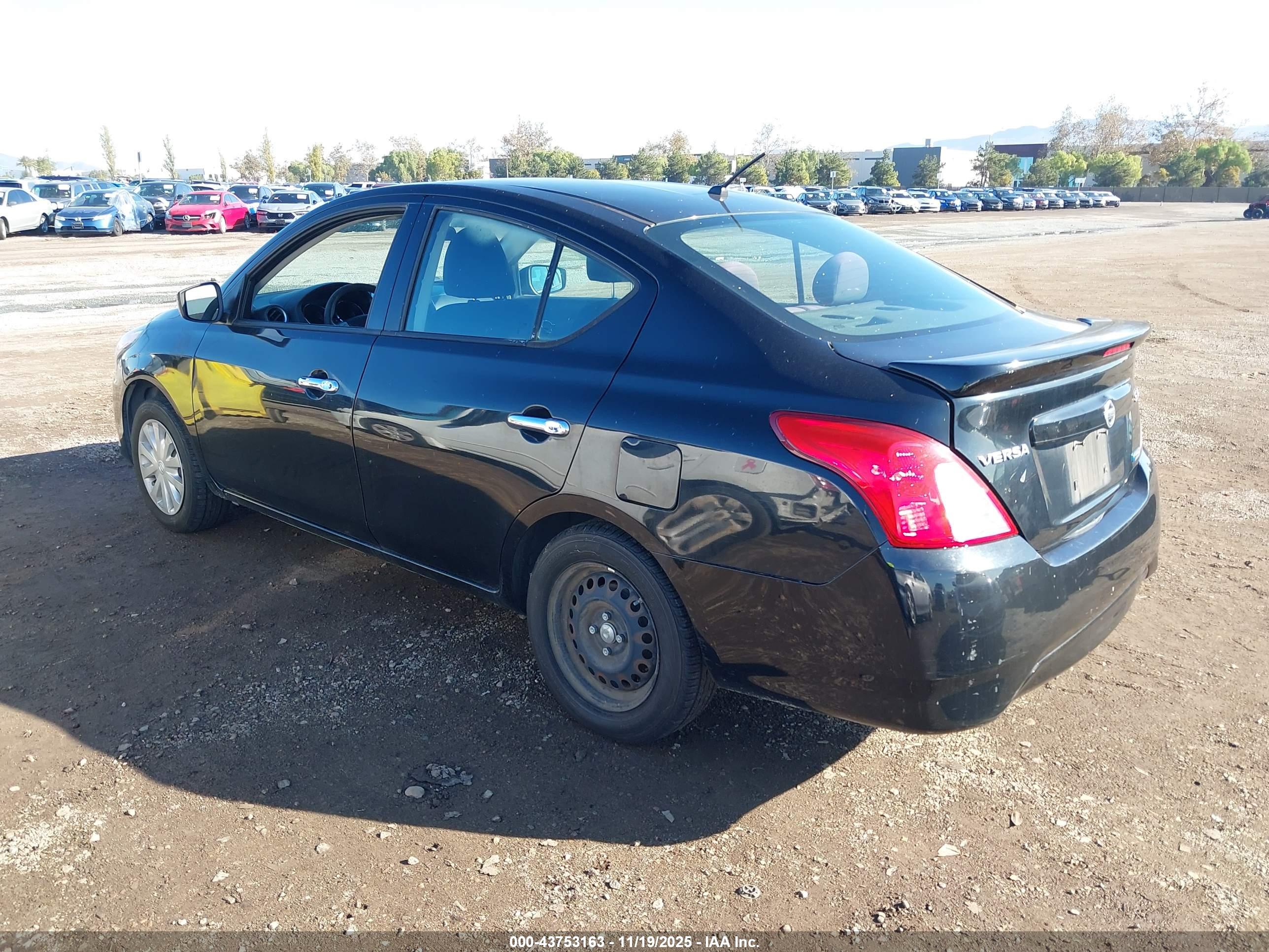 NISSAN VERSA image 3
