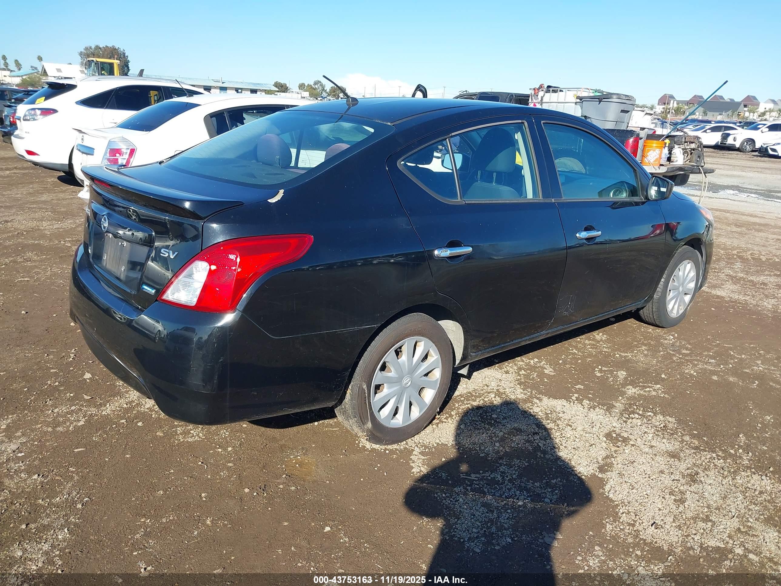 NISSAN VERSA image 4