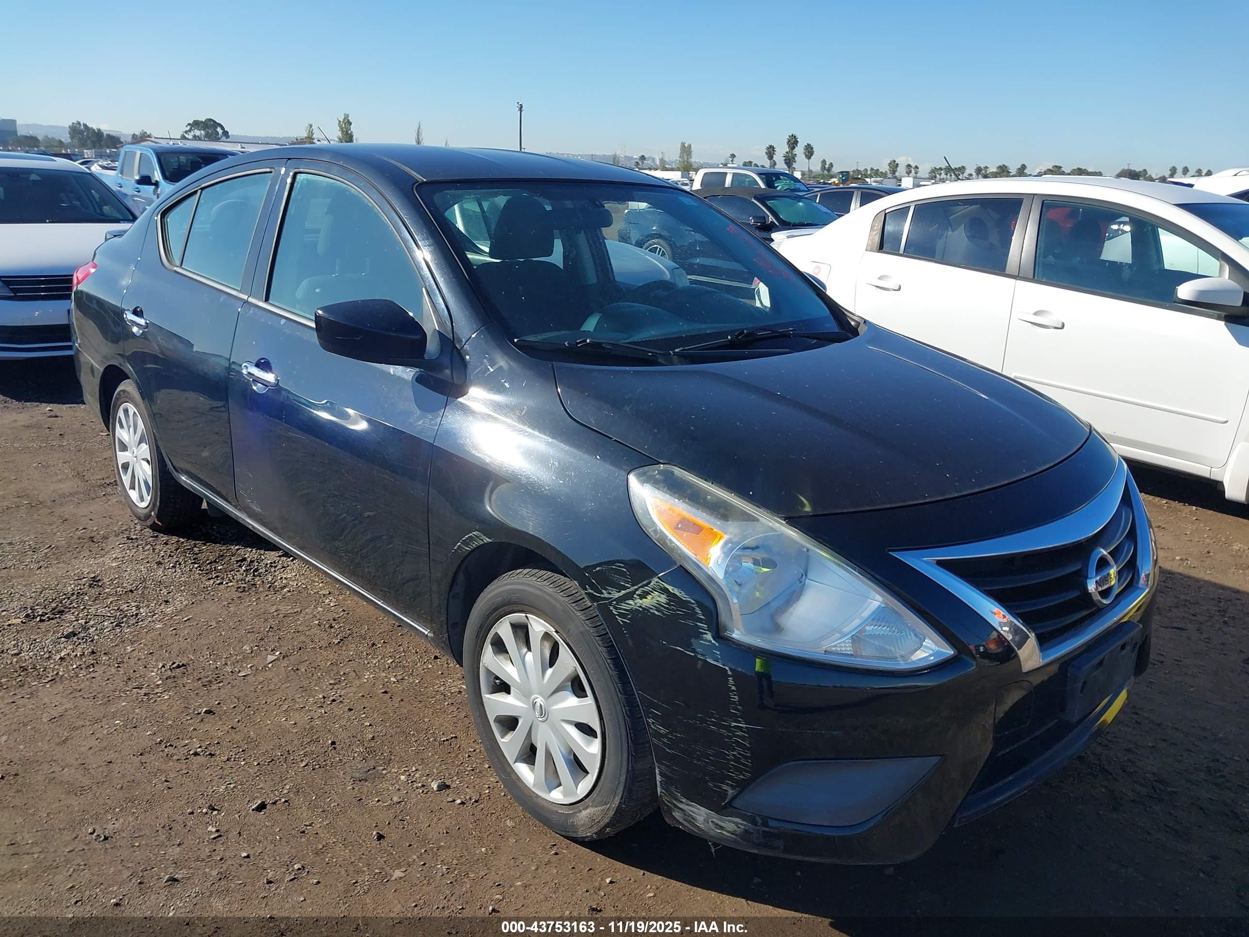 NISSAN VERSA image 6