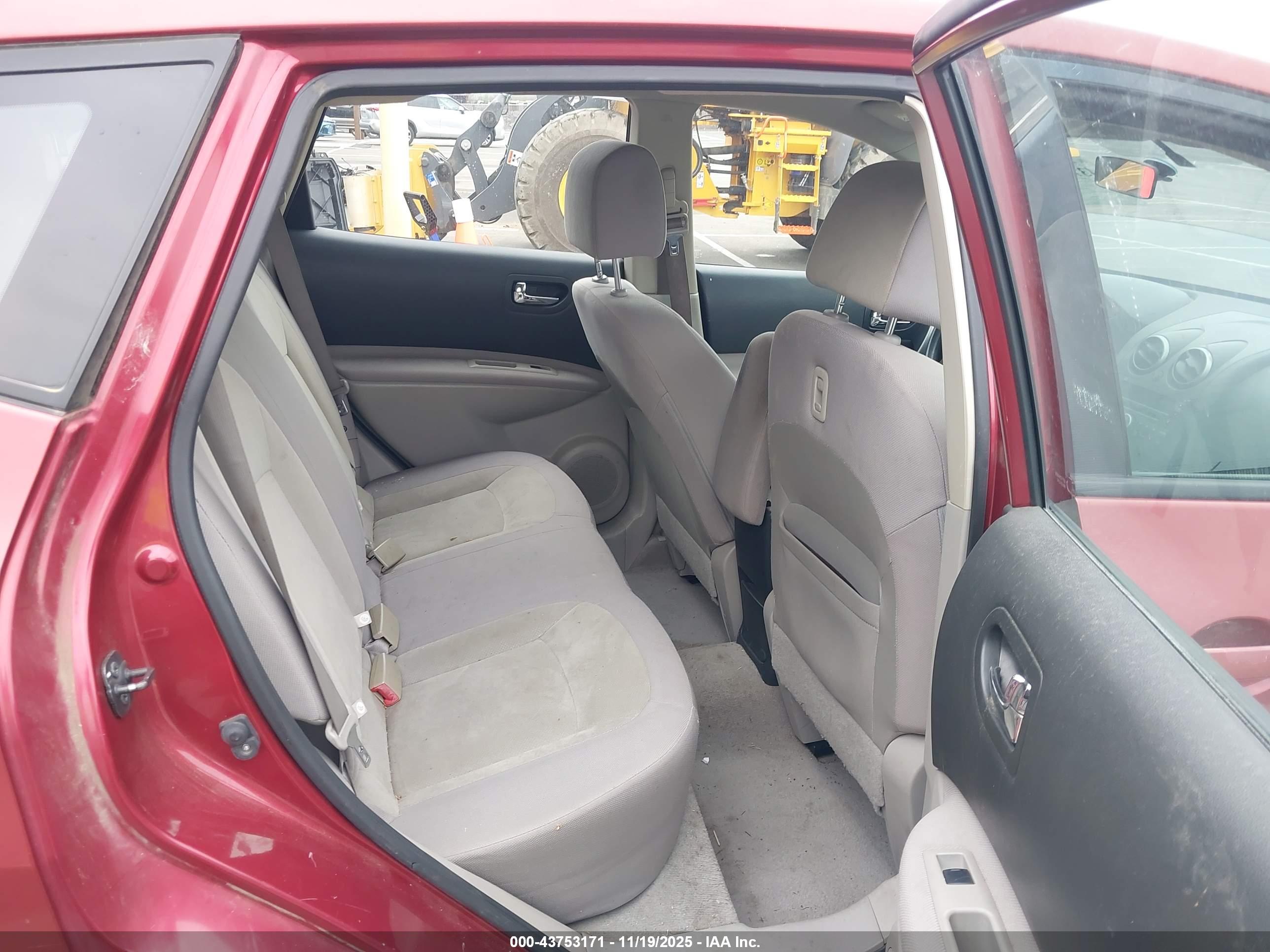 NISSAN ROGUE image 8
