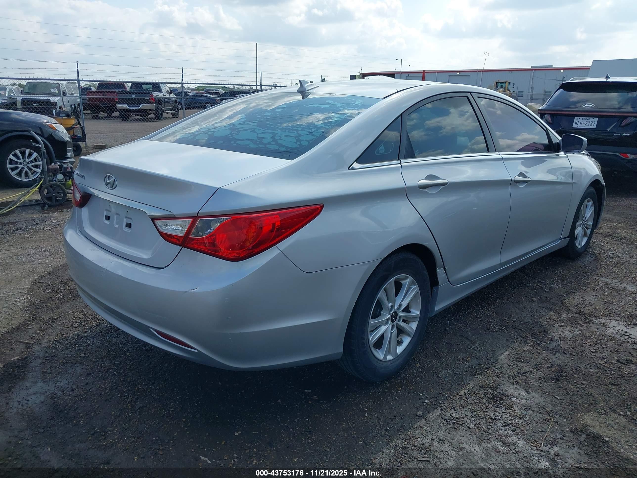 HYUNDAI SONATA image 4